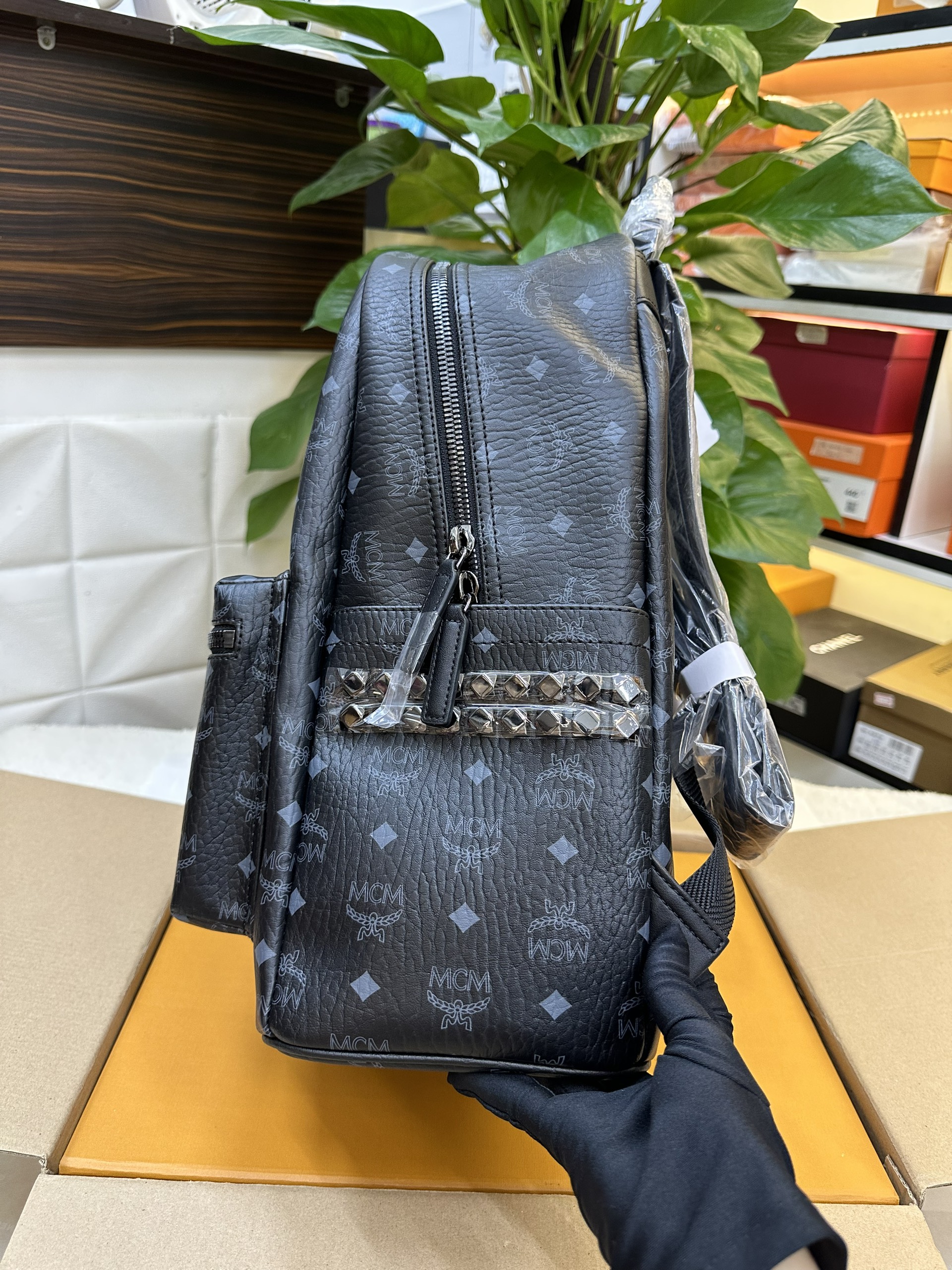 Balo MCM Stark Side Studs Backpack In Visetos Màu Đen Size 32cm