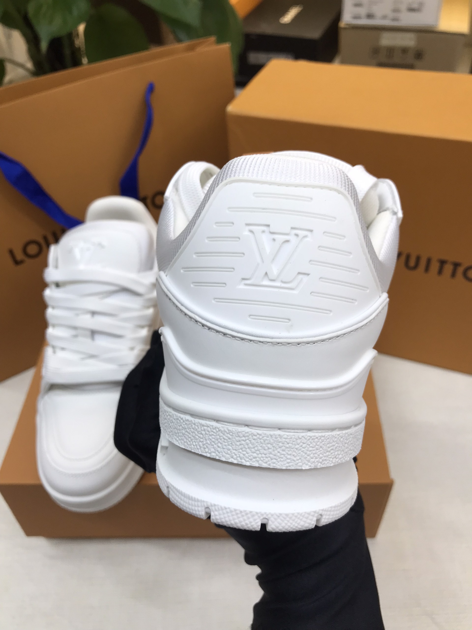 Giày LV Trainer Sneaker VIP Màu Trắng Size 37 1A9G55