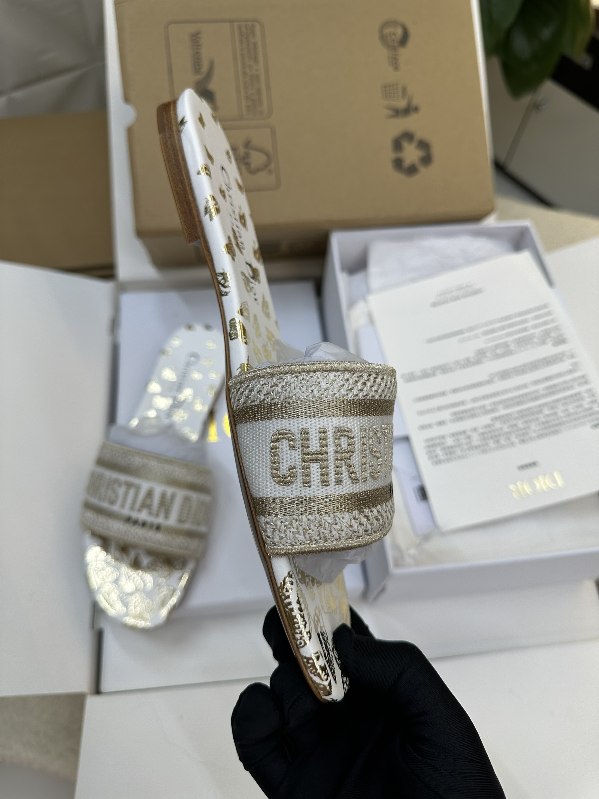 Dép Dior Dway Slide White and Gold-Tone Siêu Cấp Size 39