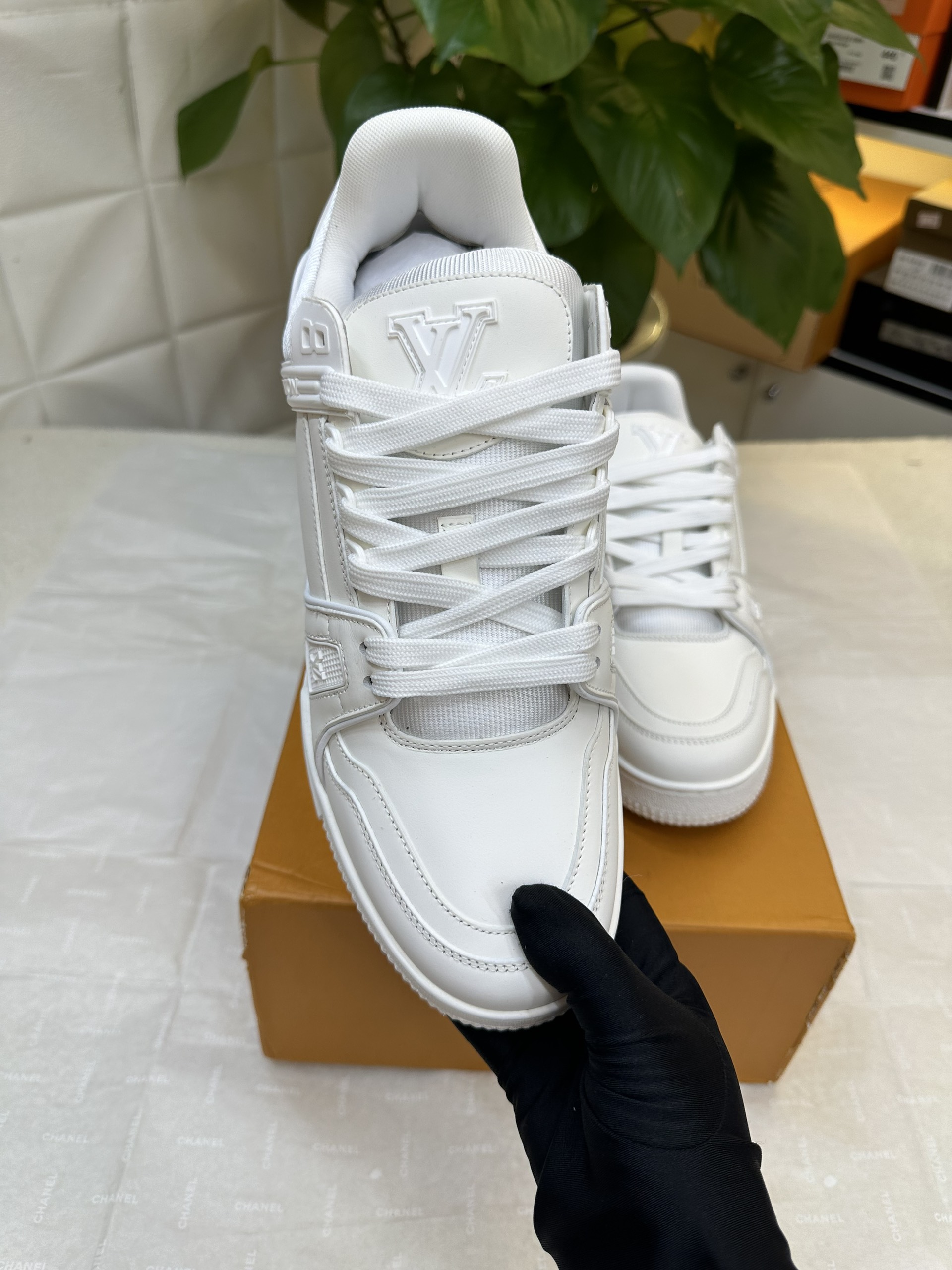 Giày LV Trainer Sneaker VIP Màu Trắng Size 43 1A9G55