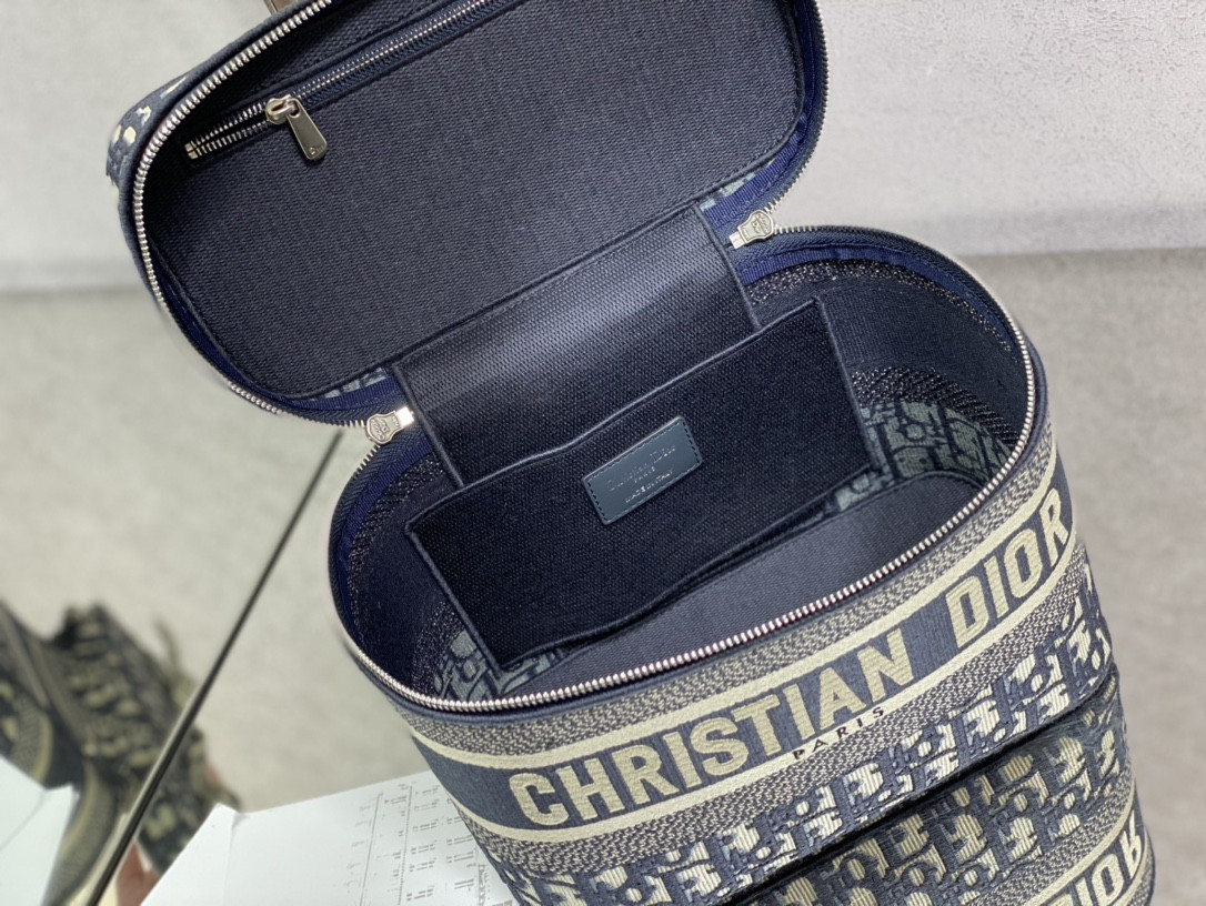 Túi Xách Dior Siêu Cấp Vanity Case Thêu Logo Màu Đen Size:25*19.5*14cm