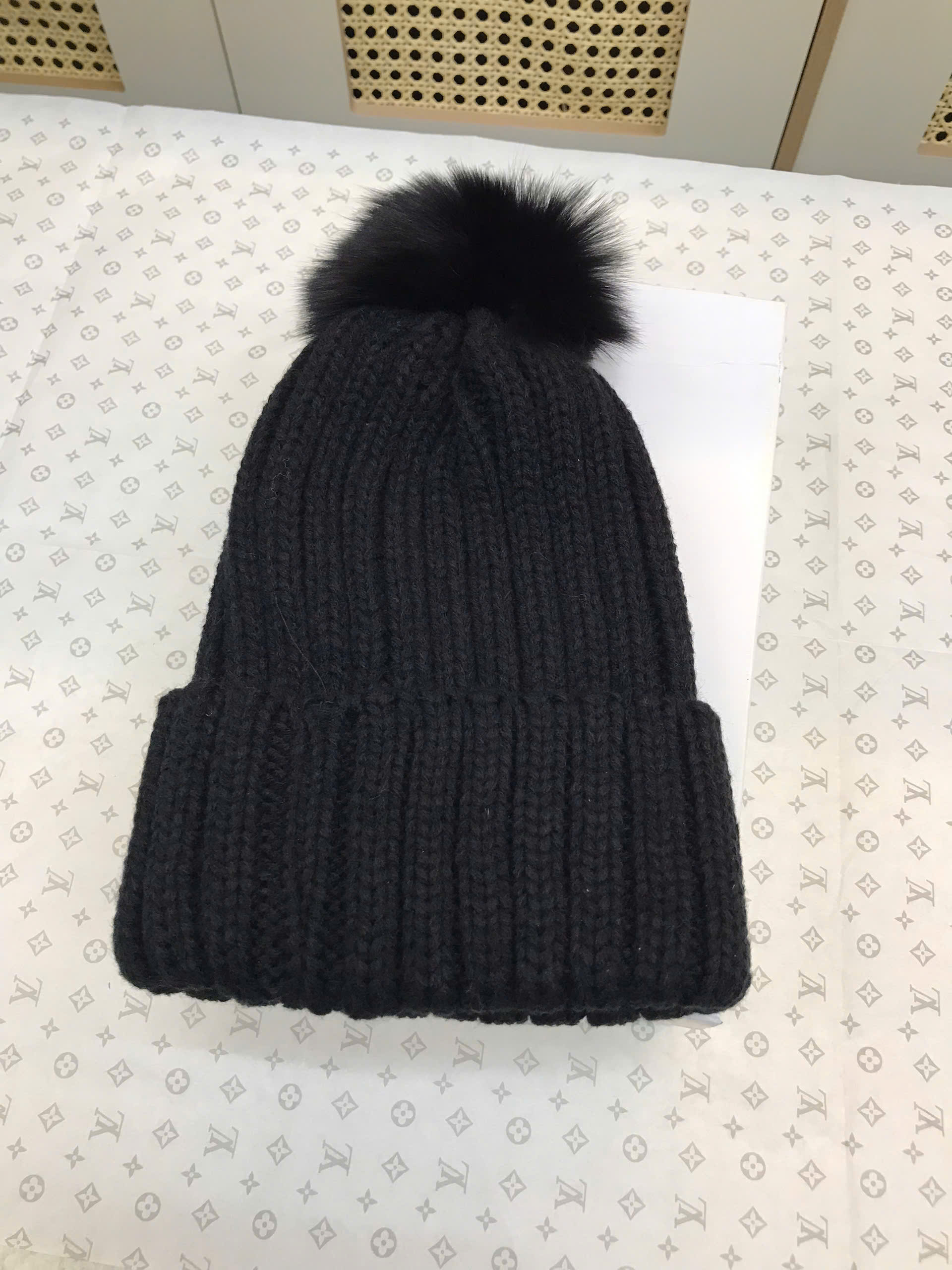 Nón Moncler Wool Beanie With Pom Pom Siêu Cấp Màu Đen
