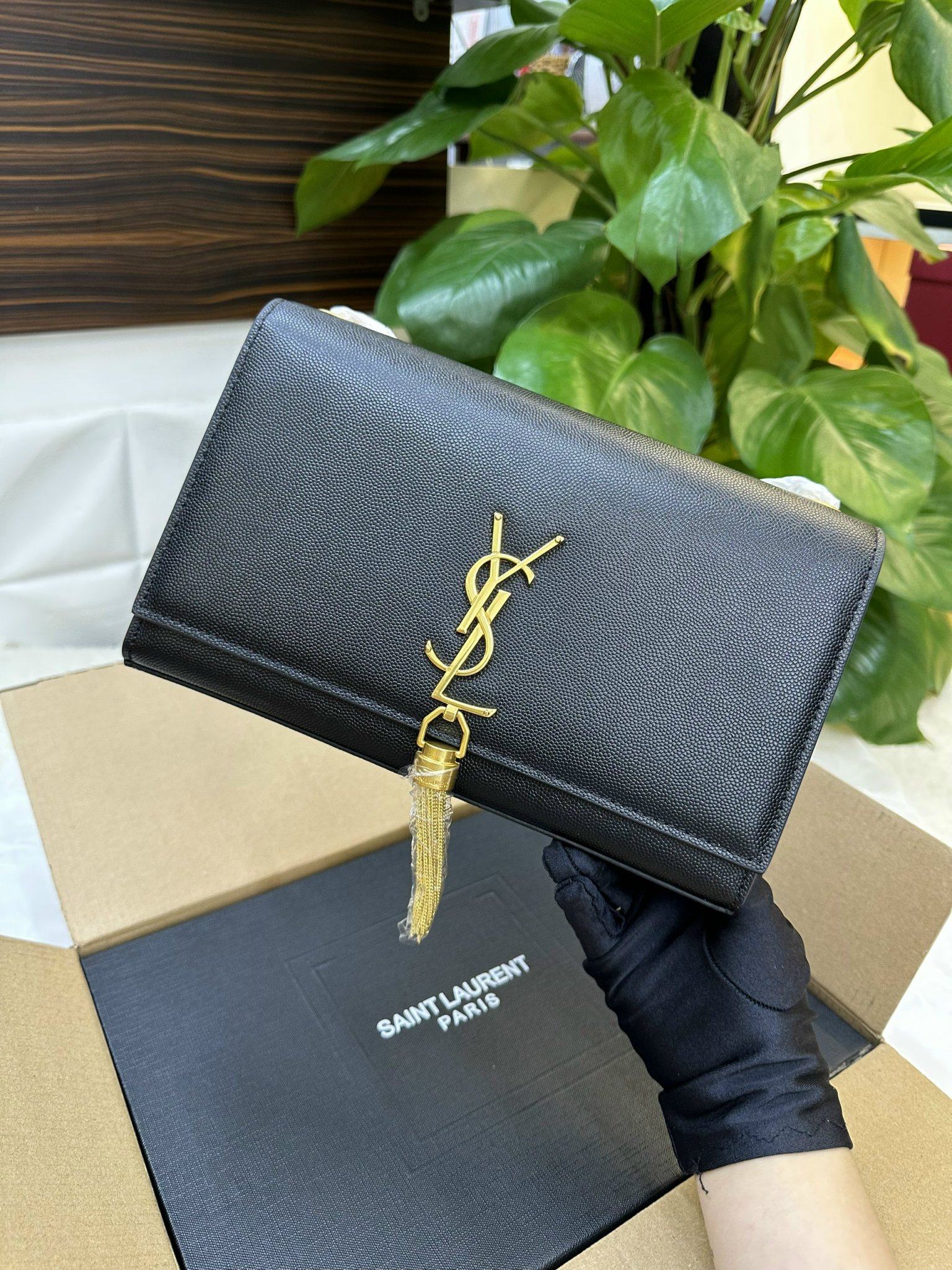 Túi YSL Saint Laurent Kate Medium Crossbody Bag Super Màu Đen Khóa Vàng Size 24cm