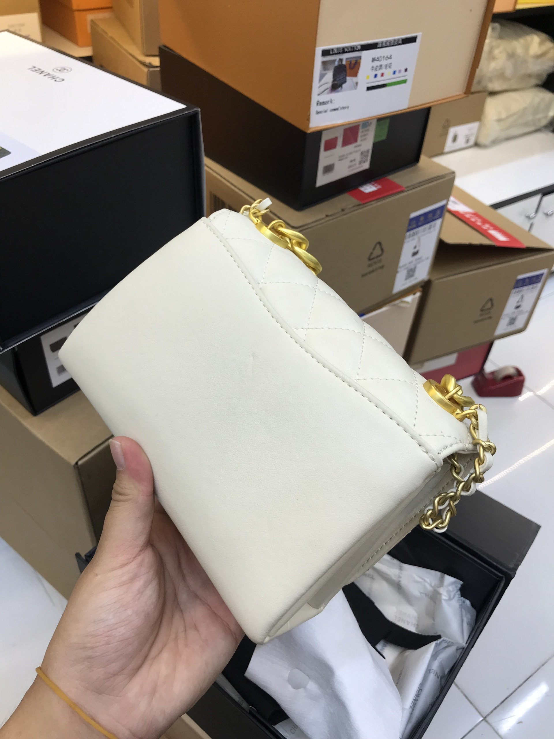 Túi Xách Chanel Super 2021 Nắp Gập Xích Vàng Hạt Ngọc Màu Trắng Size 15cm