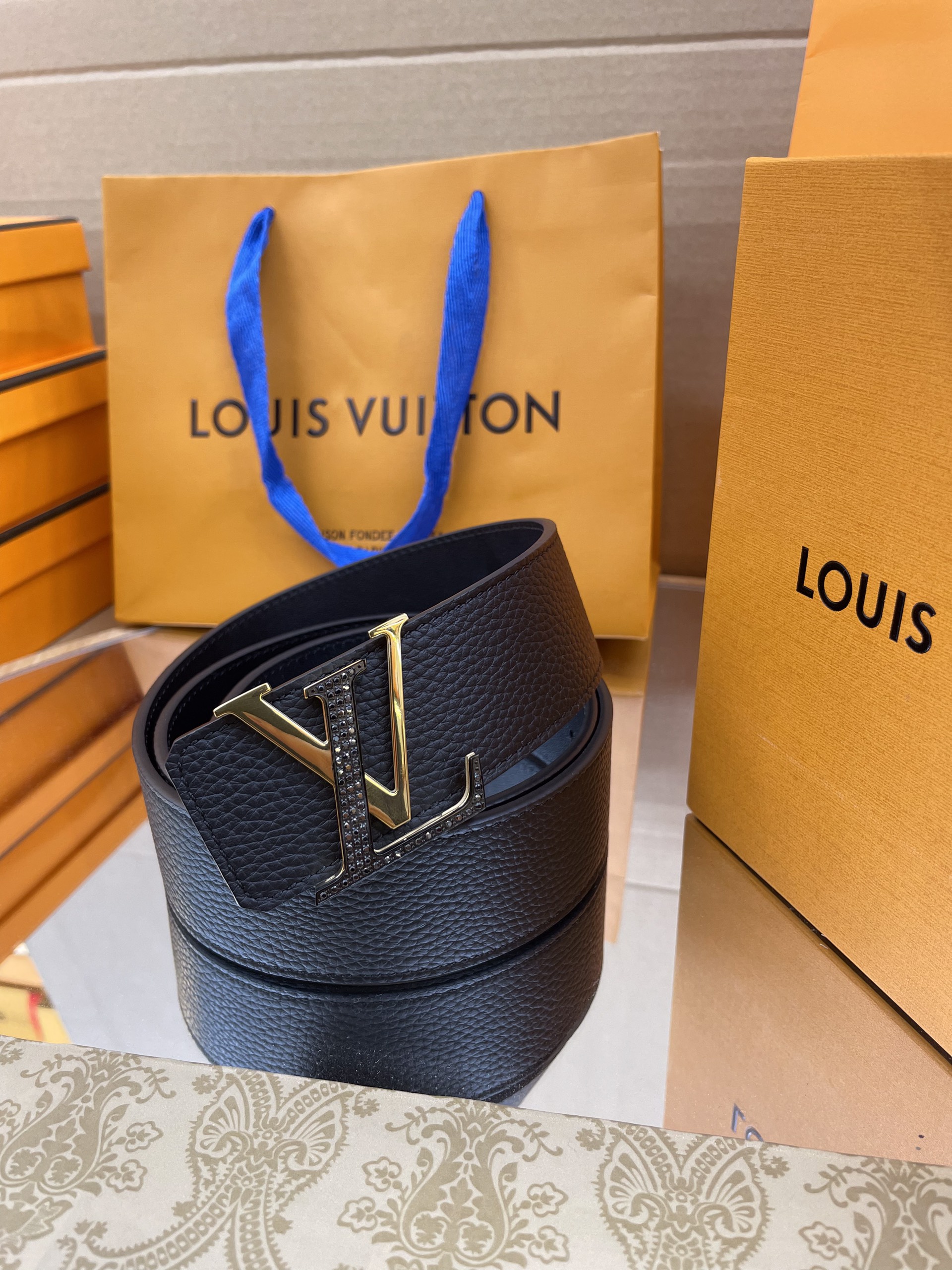 Thắt Lưng LV logo LV Màu Đen Da Togo Bảng 3.5cm