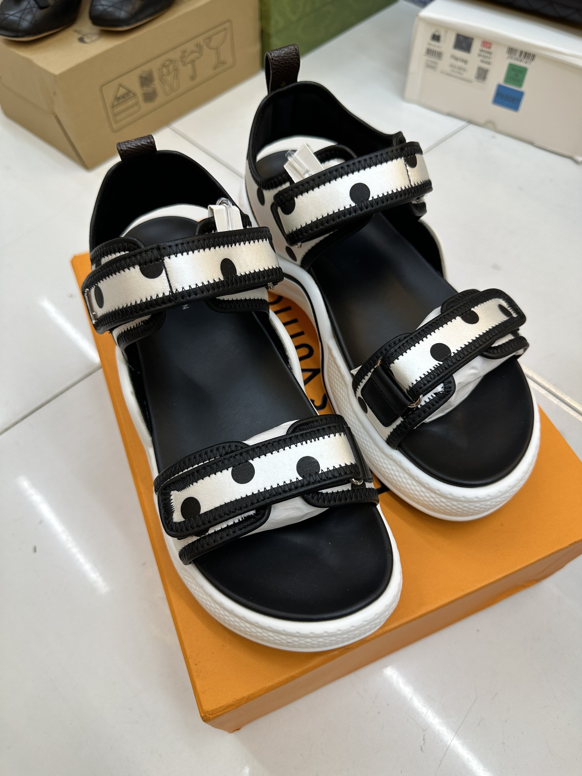 Giày Lv Archlight Flat Sandals %&&&%Black White%&&&% Siêu Cấp Size 39