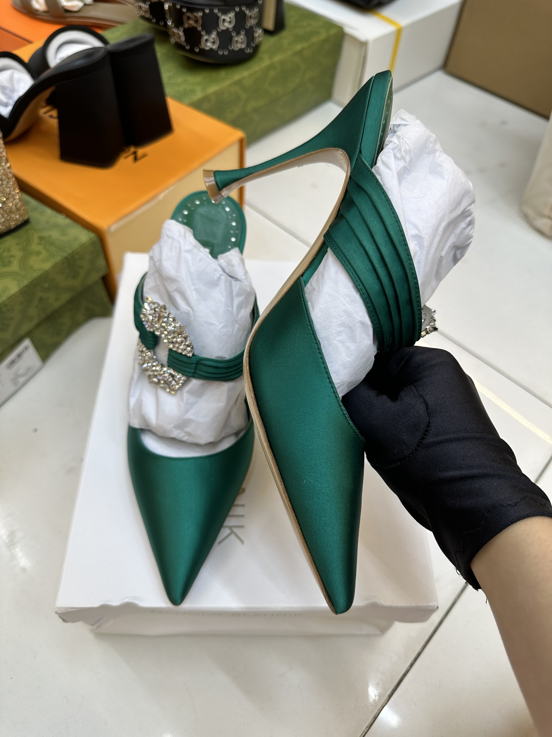 Giày Manolo Blahnk Maidugura Green Satin Embellished Buckle Mules Heels 9cm Siêu Cấp Size 39