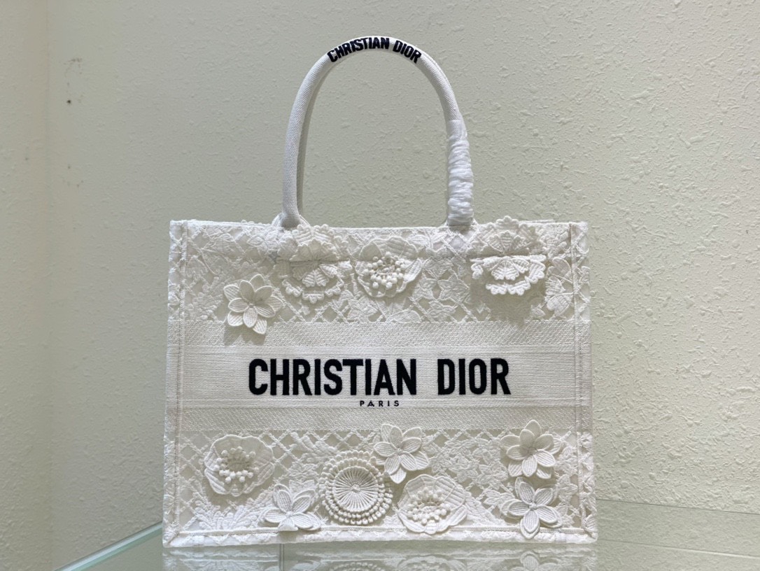 Túi Xách Dior Book Tote D-Lace Macramé Thổ Cẩm Màu Trắng Size 36cm