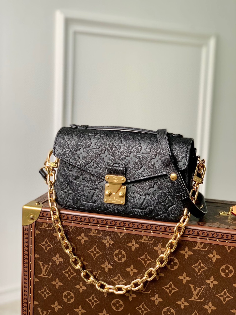 Túi Xách LV Pochette Met Vip Black Empreinte Size 21cm M46595