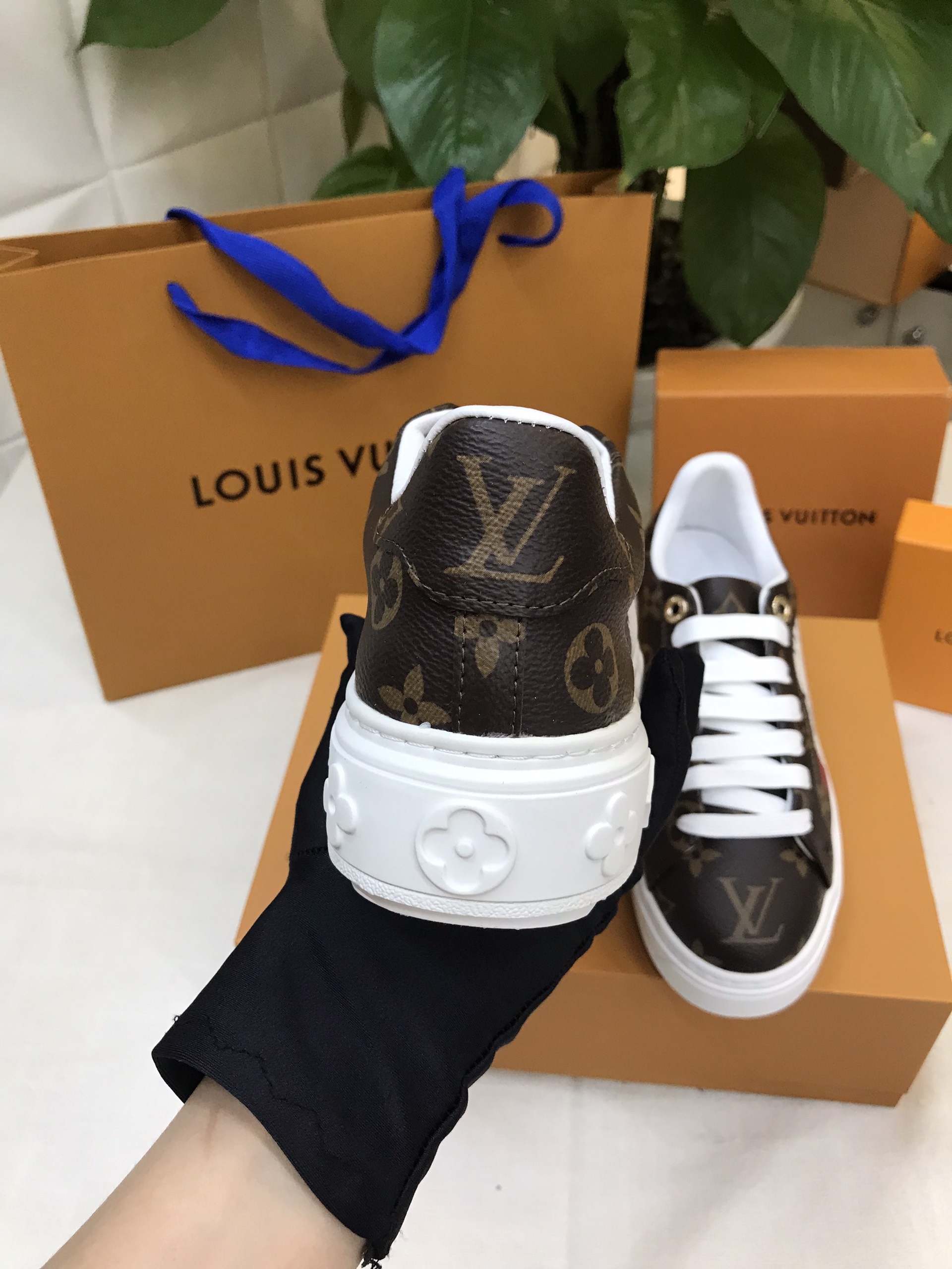 Giày Thể Thao LV Time Out Sneakers Siêu Cấp Size 35 1AD4LW