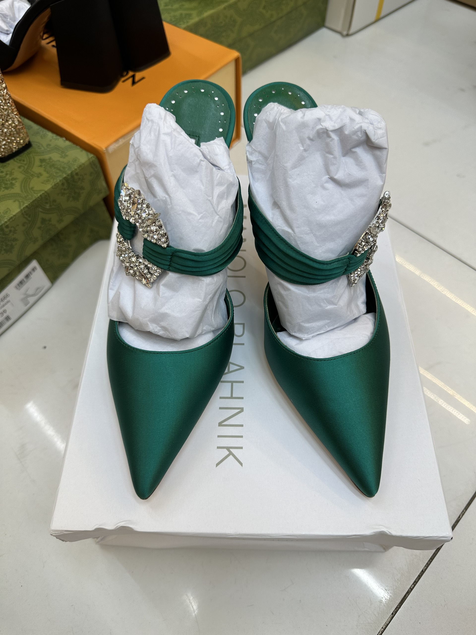 Giày Manolo Blahnk Maidugura Green Satin Embellished Buckle Mules Heels 9cm Siêu Cấp Size 39