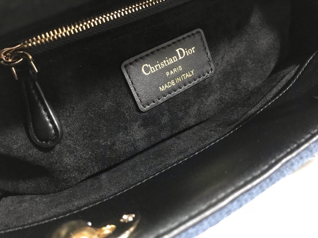 Túi Xách Dior Lady Siêu Cấp Màu Đen hêu Họa Tiết Size 24 x 20 x 11 cm M0565