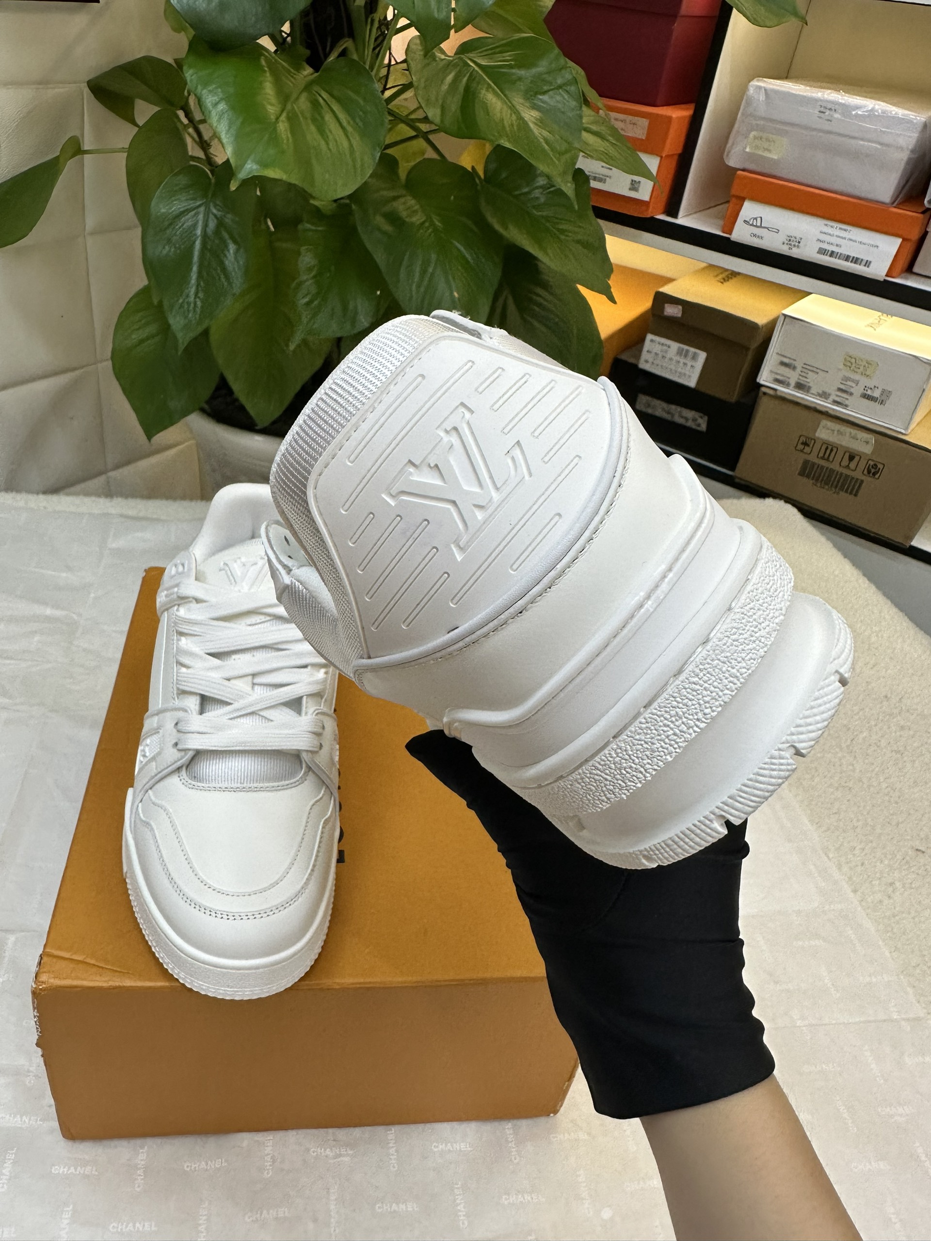 Giày LV Trainer Sneaker VIP Màu Trắng Size 43 1A9G55