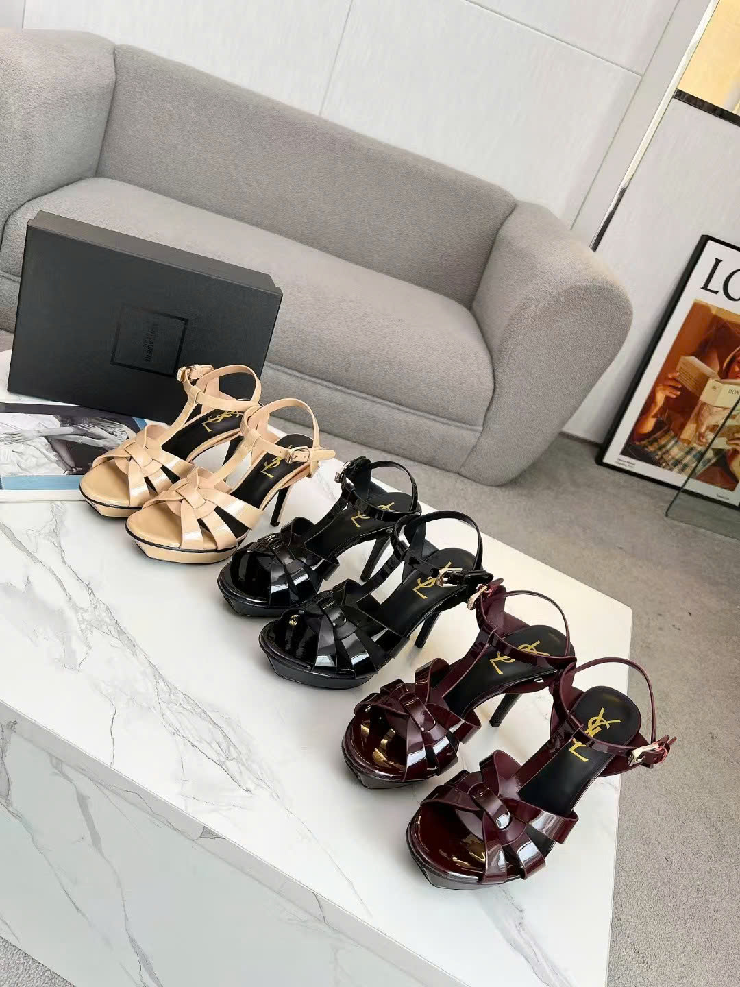 Bảng Màu Giày Tribute Platform Sandals In Patent Leather