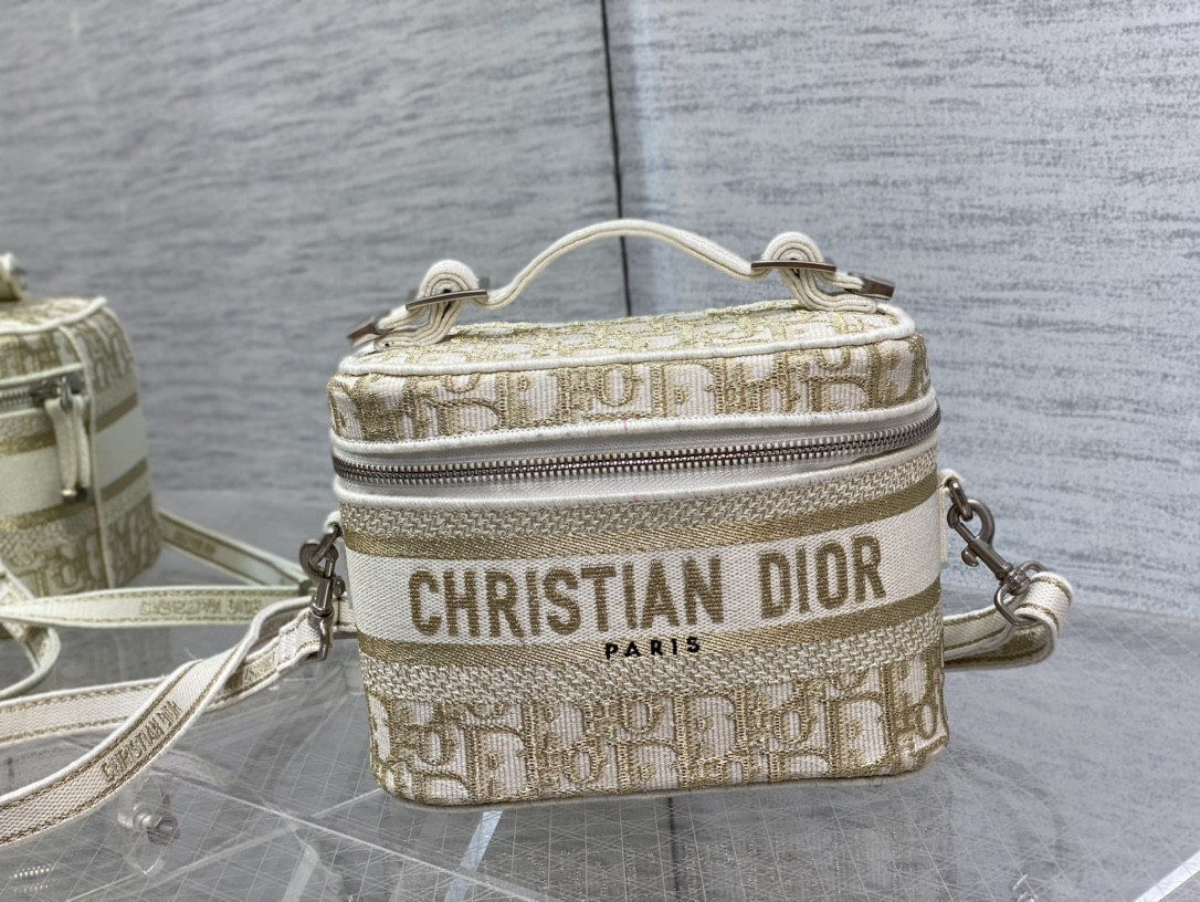 Túi Xách Dior Siêu Cấp Vanity Case Thêu Logo Màu Trắng Size:25*19.5*14cm