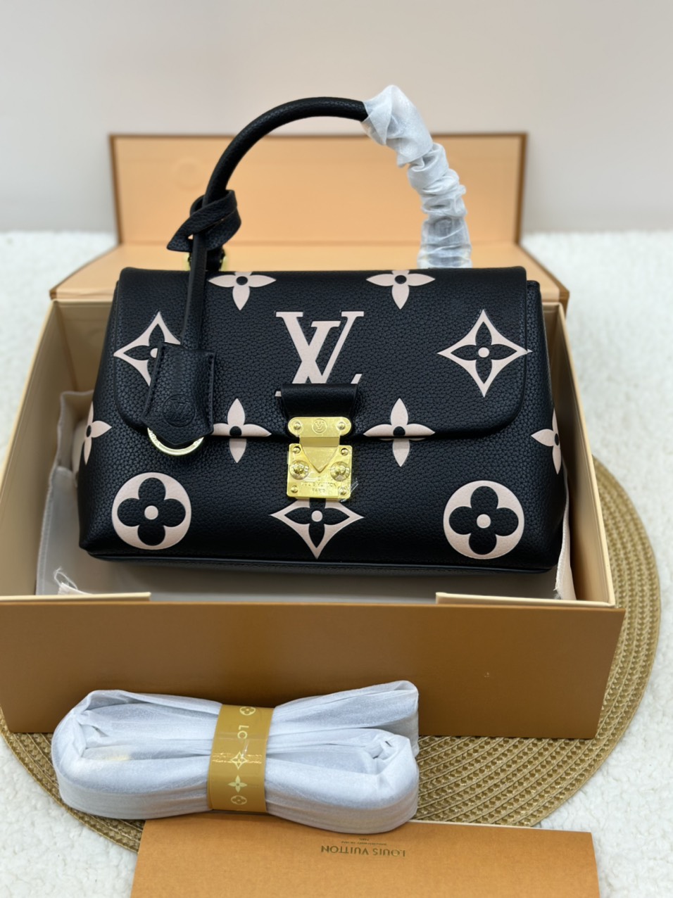 Túi Xách LV Madeleine BB Super Size 24cm Chữ Hồng Full Box M45978