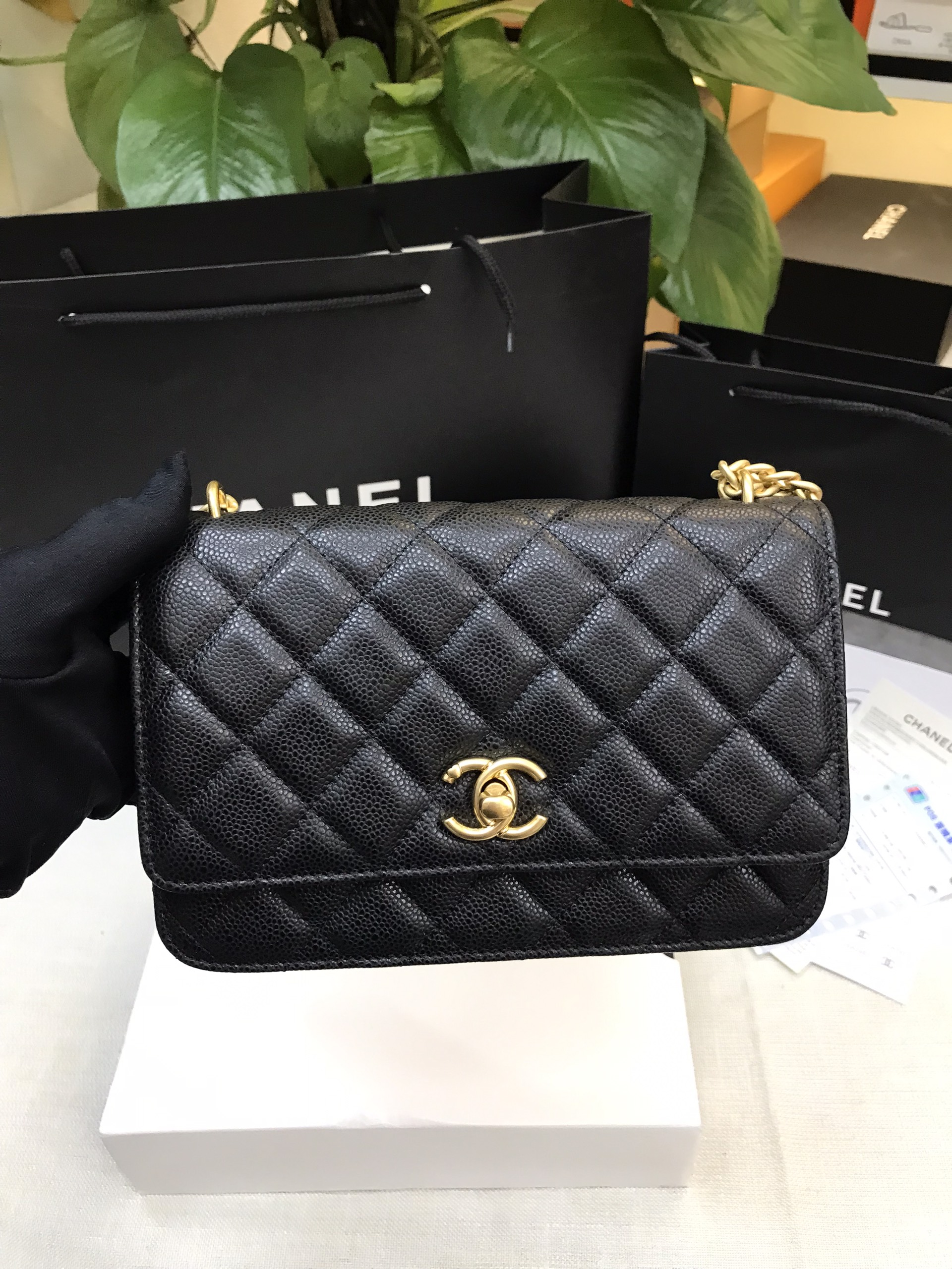 Túi Đeo Vai Chanel WOC Siêu Cấp Màu Đen Da Hạt Charm Xích Trái Tim