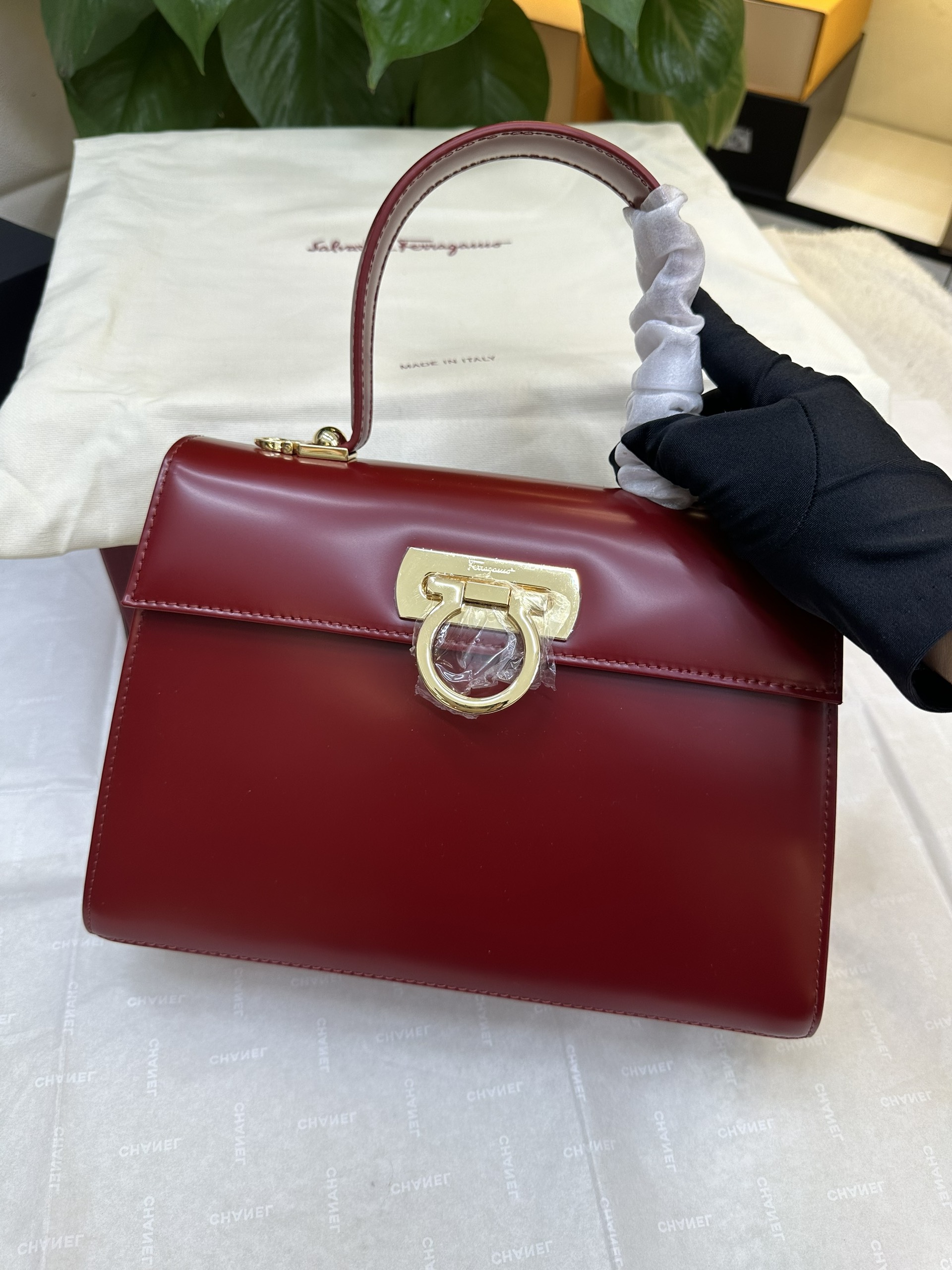 Túi Salvatore Ferragamo Iconic Top Handle Red Siêu Cấp Size 27cm