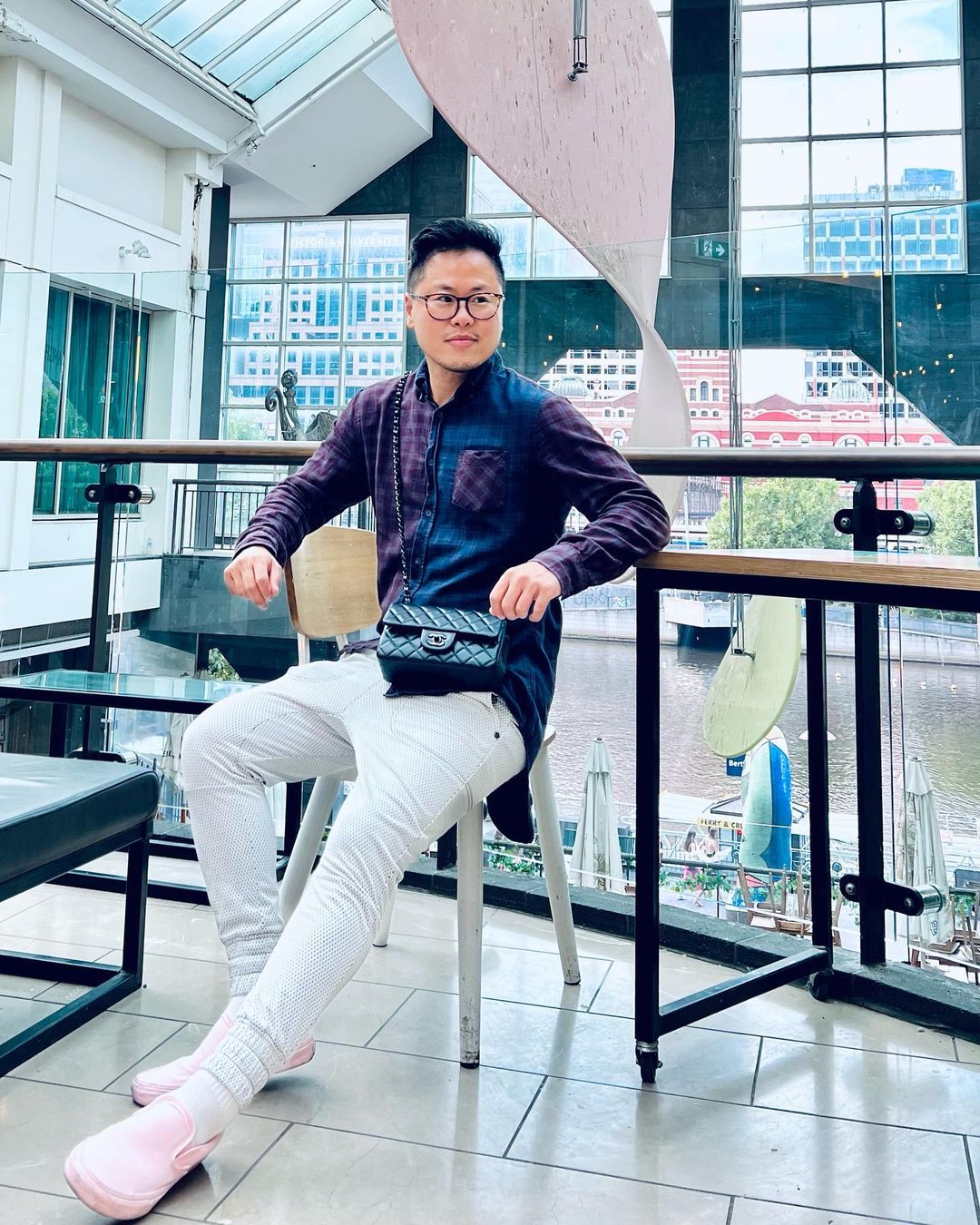 Túi Xách Chanel Classic Super Da Lì Màu Đen Khóa Vàng Size 20cm
