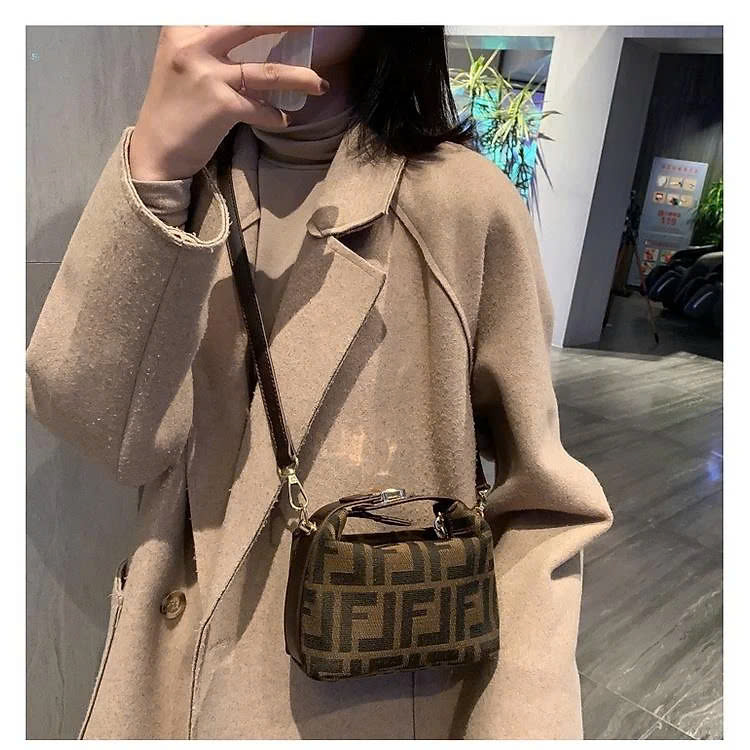 Túi Fendi Bucket Siêu Cấp Màu Nâu Size 16cm