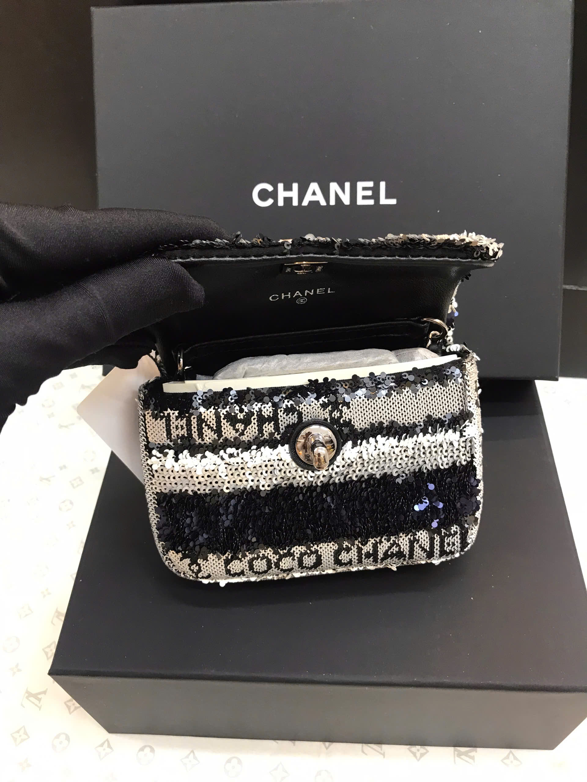 Túi Chanel Sequin Clutch With Chain - Black Mini Bags Siêu Cấp