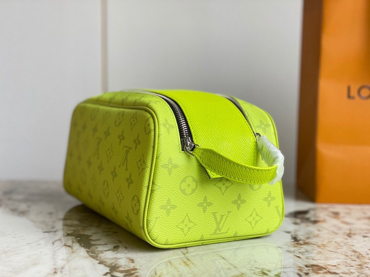 Túi Xách LV  Dopp Kit Siêu Cấp Màu Vàng neon M10144