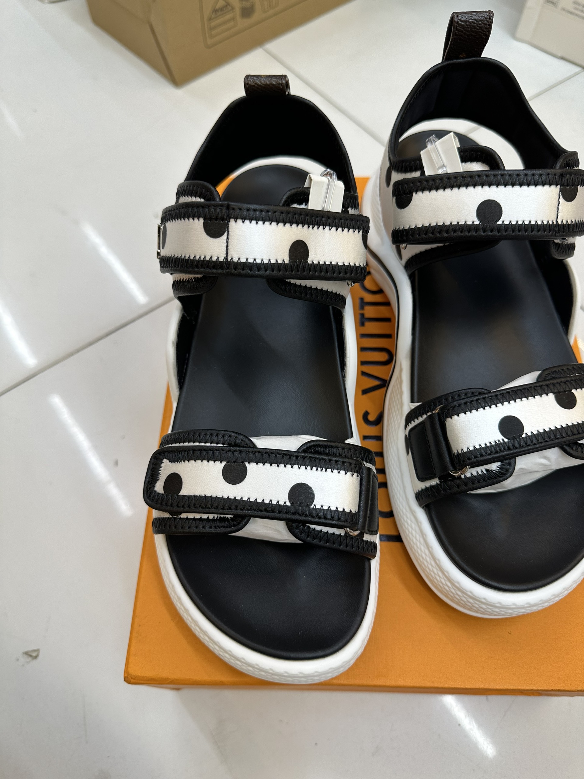 Giày Lv Archlight Flat Sandals %&&&%Black White%&&&% Siêu Cấp Size 39