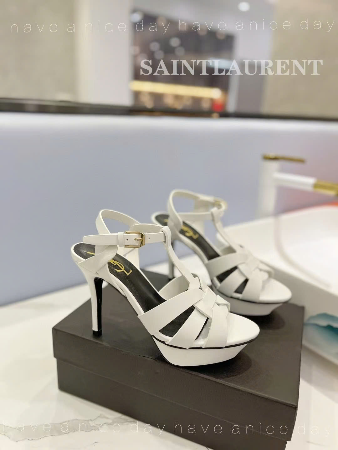 Bảng Màu Giày Tribute Platform Sandals In Patent Leather