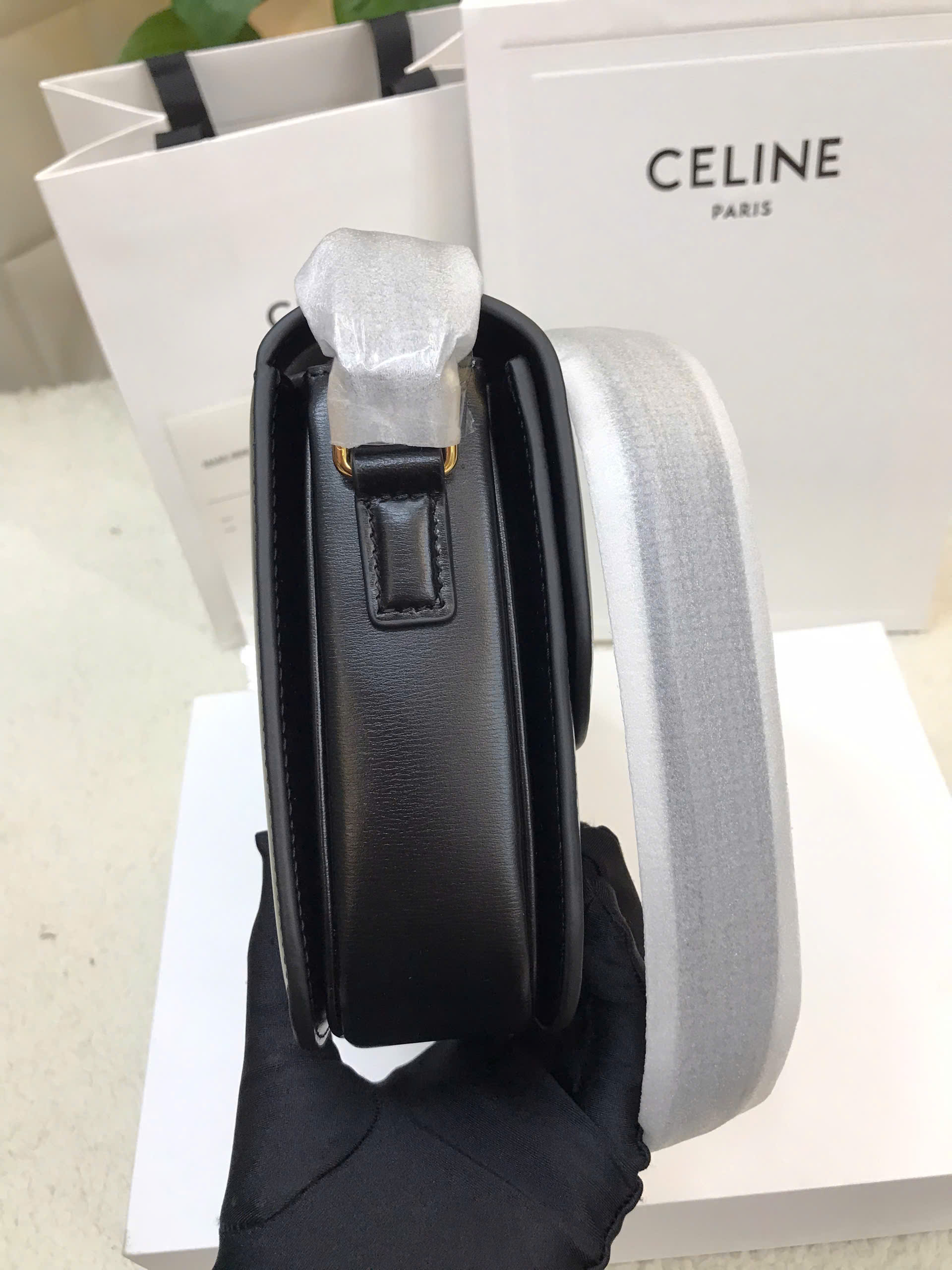 Túi Celine Classique Triomphe Bag In Shiny Calfskin Black Vip Size 22cm