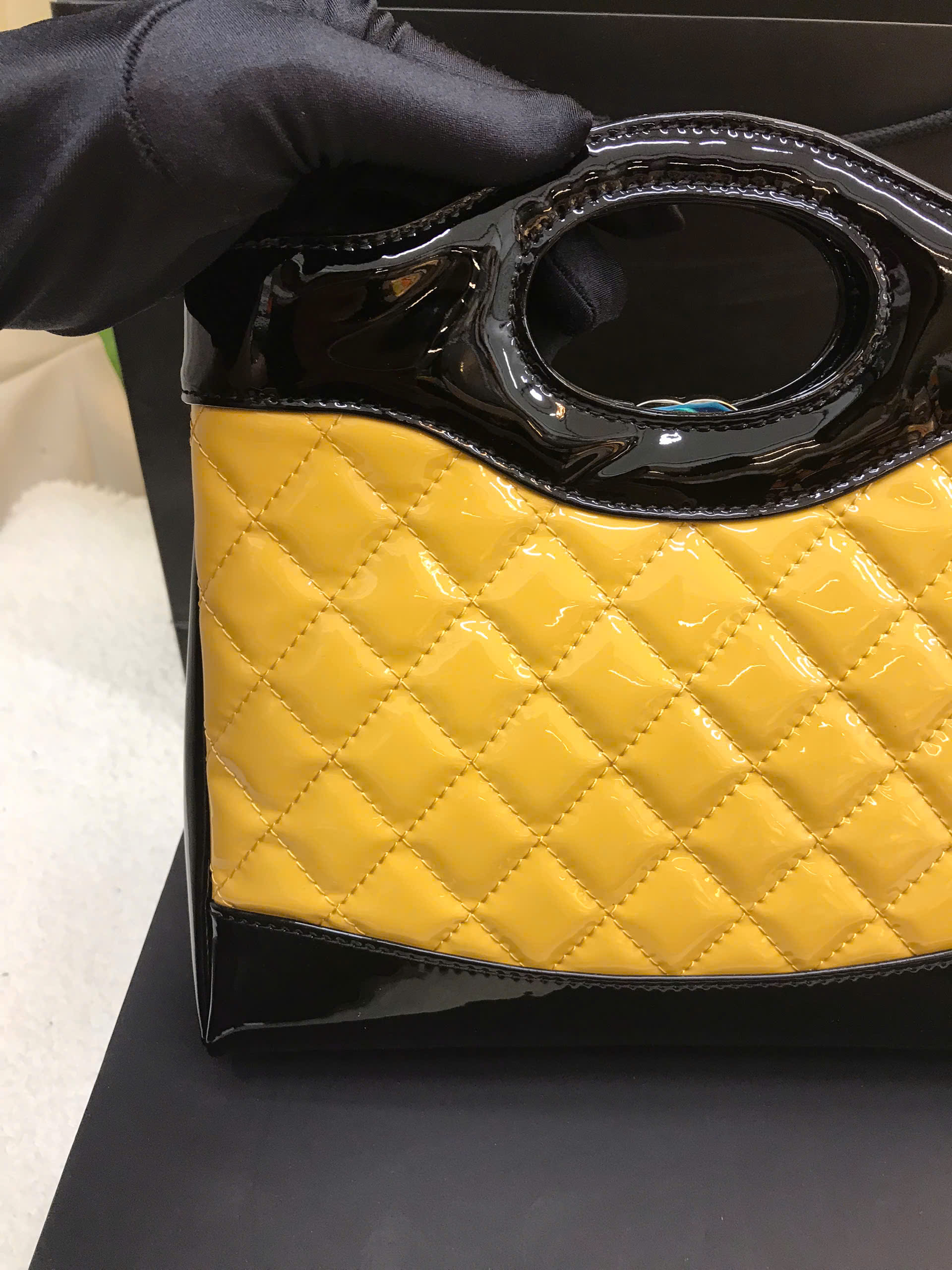 Túi Chanel Mini 31 Bag Patent Black And Yellow Siêu Cấp Size 23cm