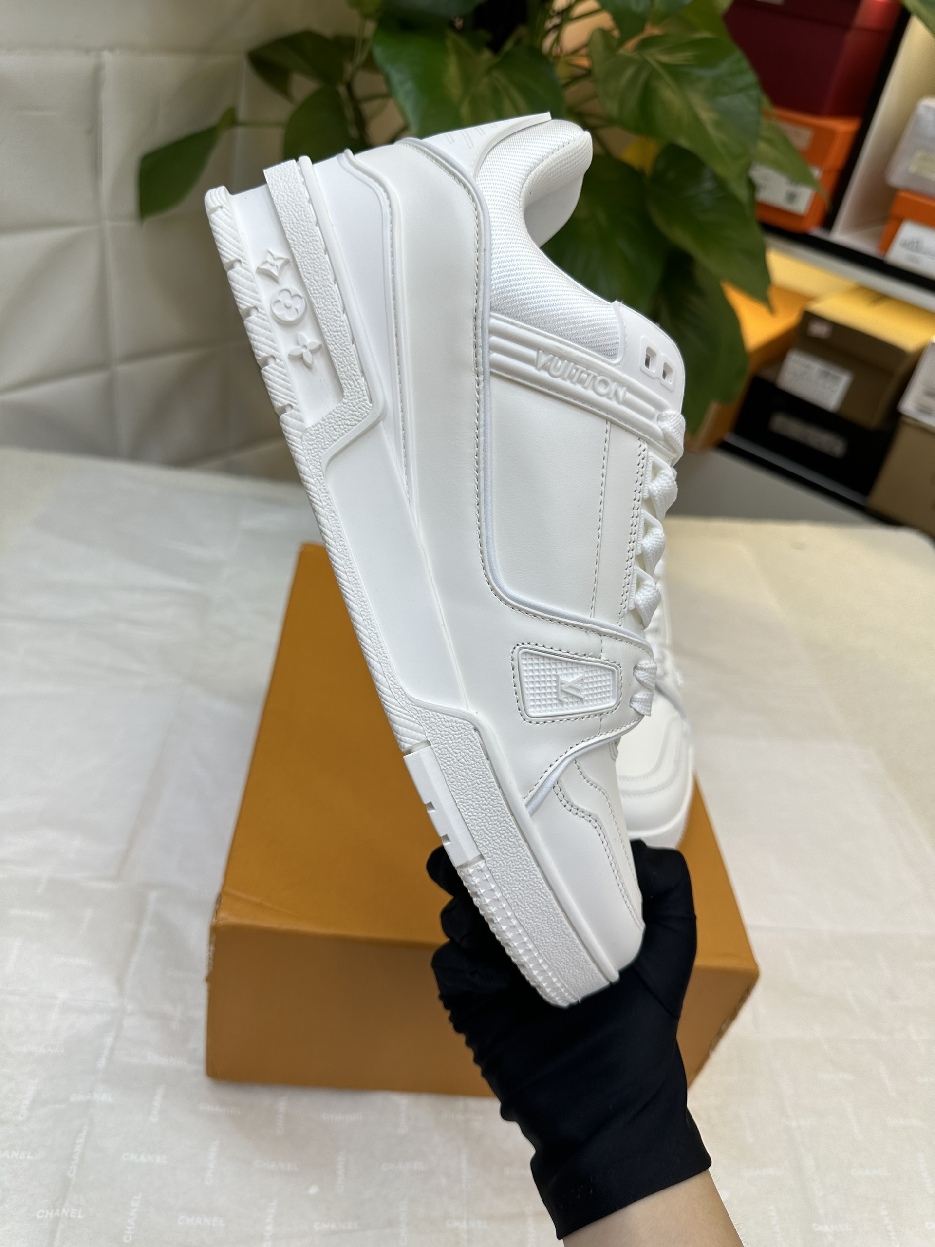 Giày LV Trainer Sneaker VIP Màu Trắng Size 43 1A9G55