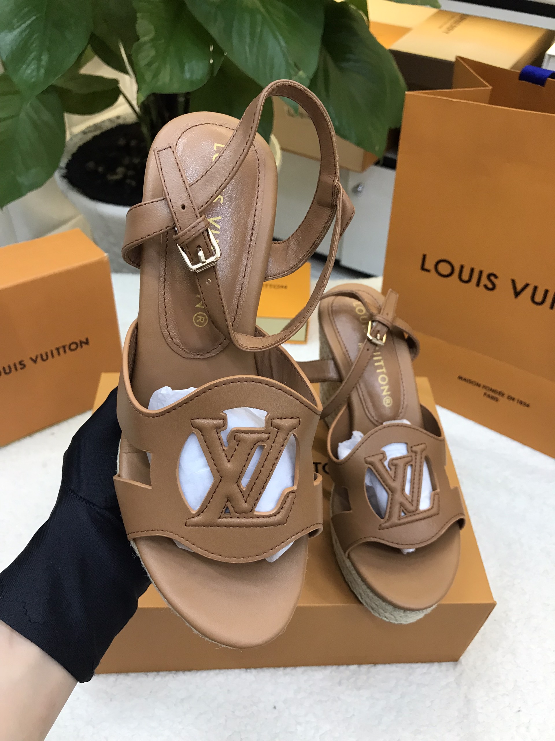 Giày LV Isola Wedge Sandal Siêu Cấp Size 36 1ACI7R