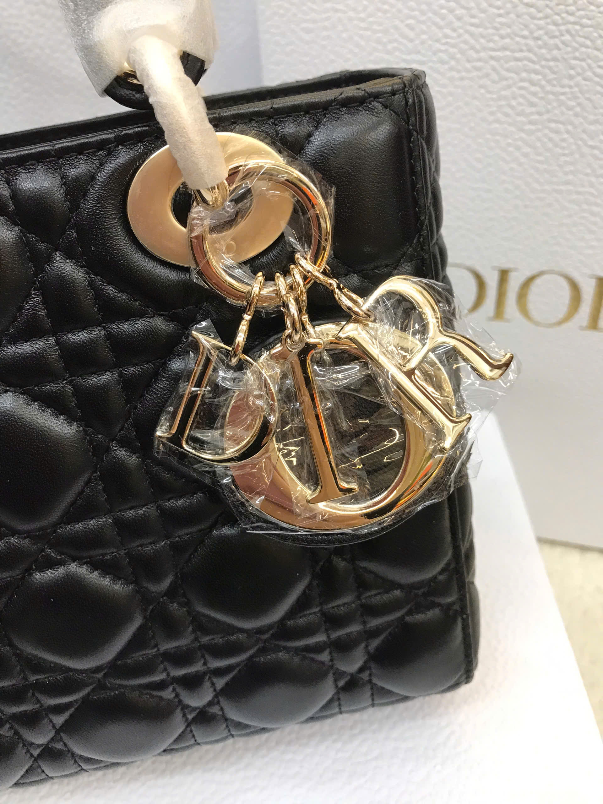 Túi Small Lady Dior Black Bag Vip Màu Đen Size 20cm