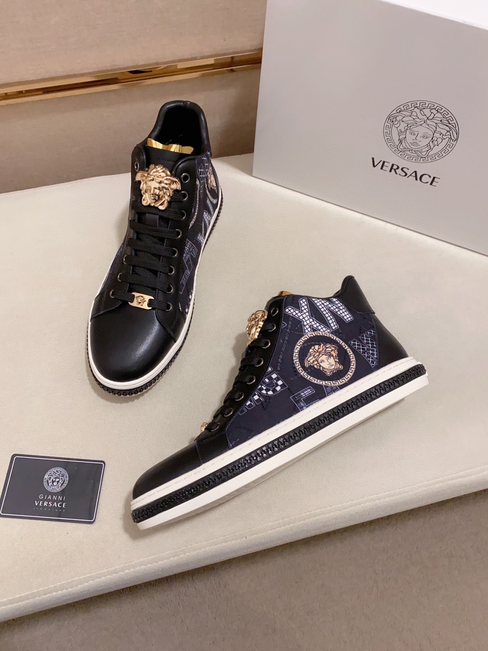 Giày Versace Siêu Cấp Màu Đen Họa Tiết Và Logo Hãng Size 38-44