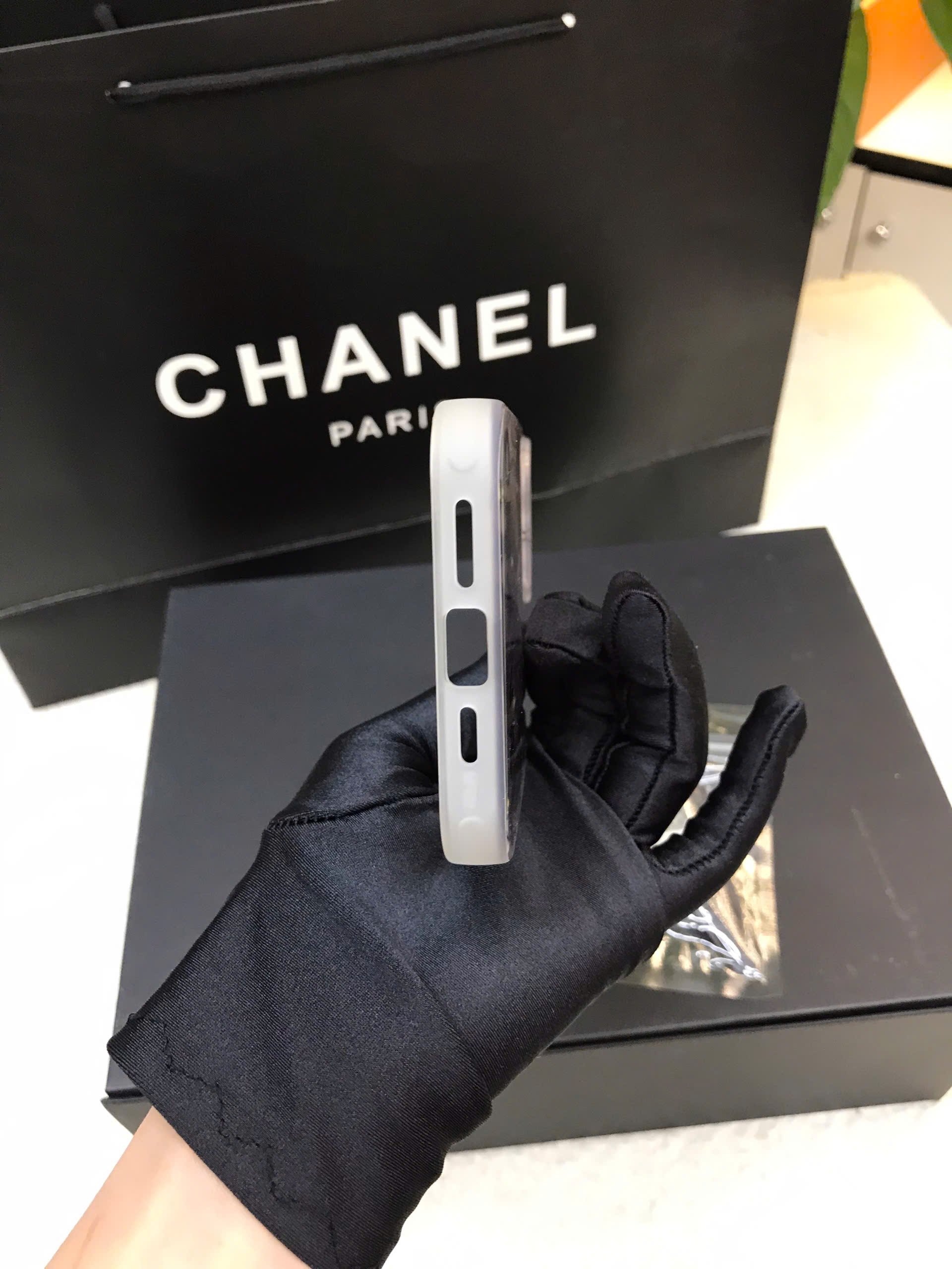 Ốp Lưng Chanel Siêu Cấp Màu Đen Iphone 15Promax