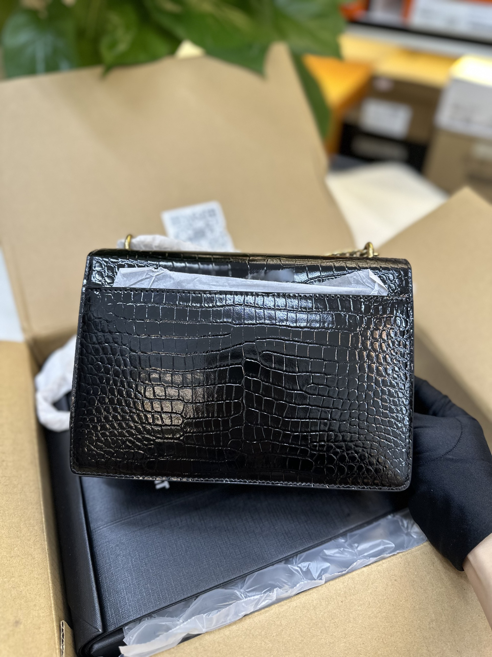 Túi YSL Sunset Medium In Crocodile-Embossed Leather VIP Màu Đen Size 22cm