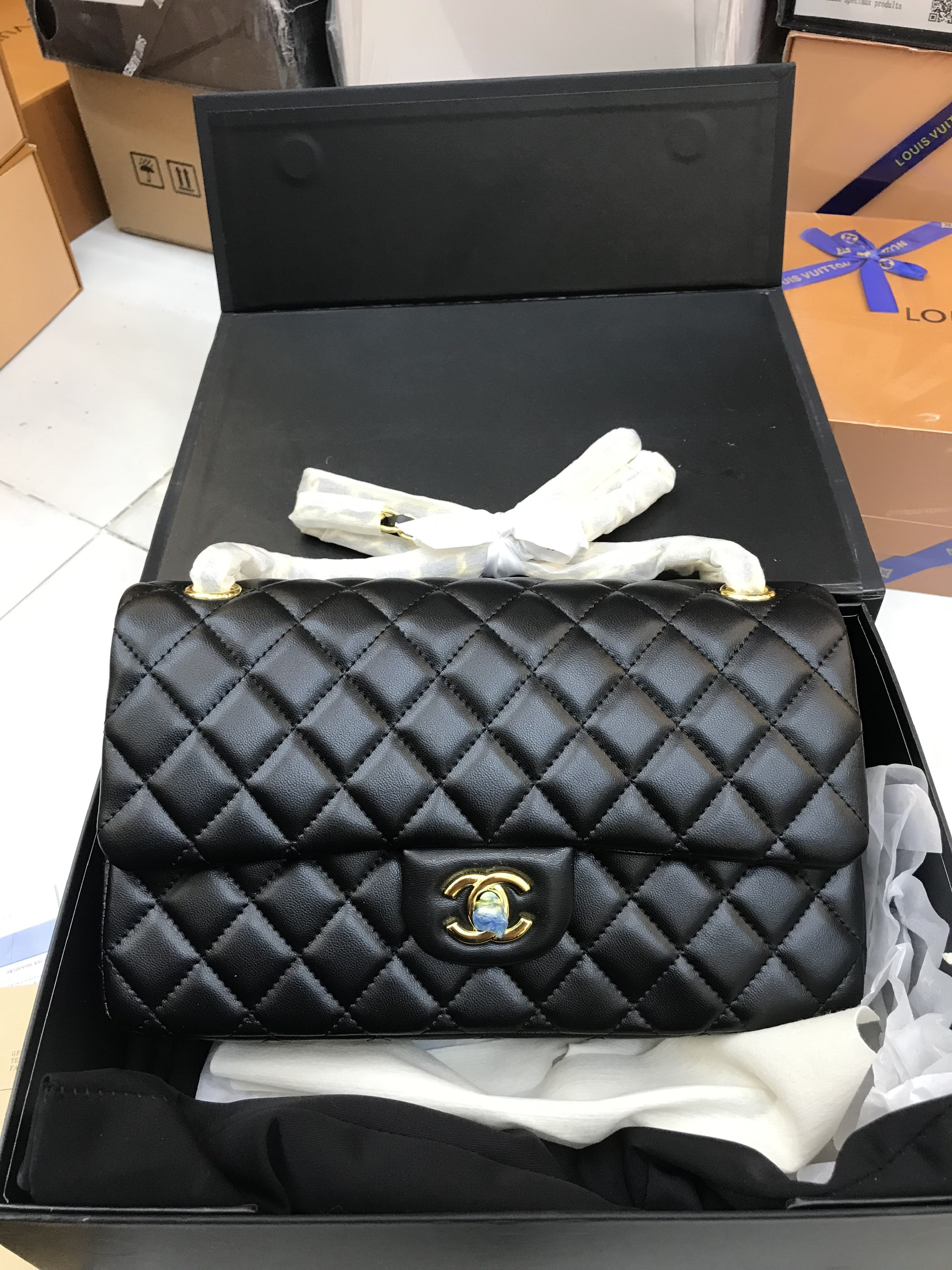 Túi Xách Chanel Classic Super Da Lì Màu Đen Khóa Vàng Size 26cm