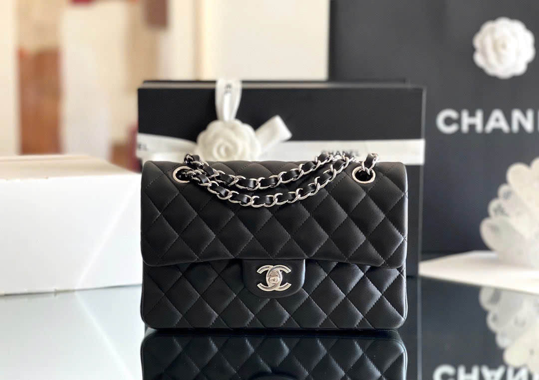 Túi Chanel Classic Flap Vip Da Lì Màu Đen Khóa Bạc Size 23cm