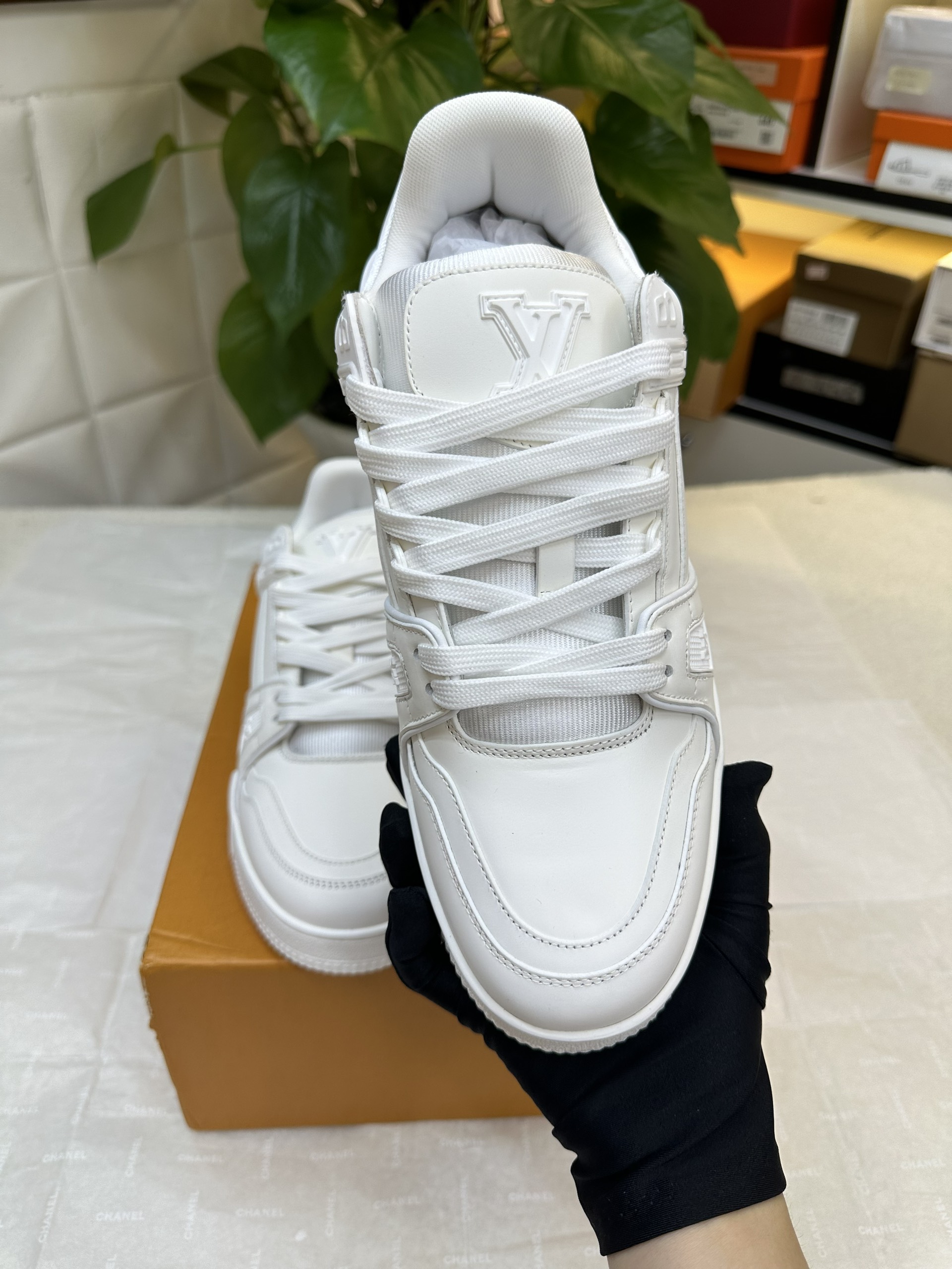 Giày LV Trainer Sneaker VIP Màu Trắng Size 43 1A9G55