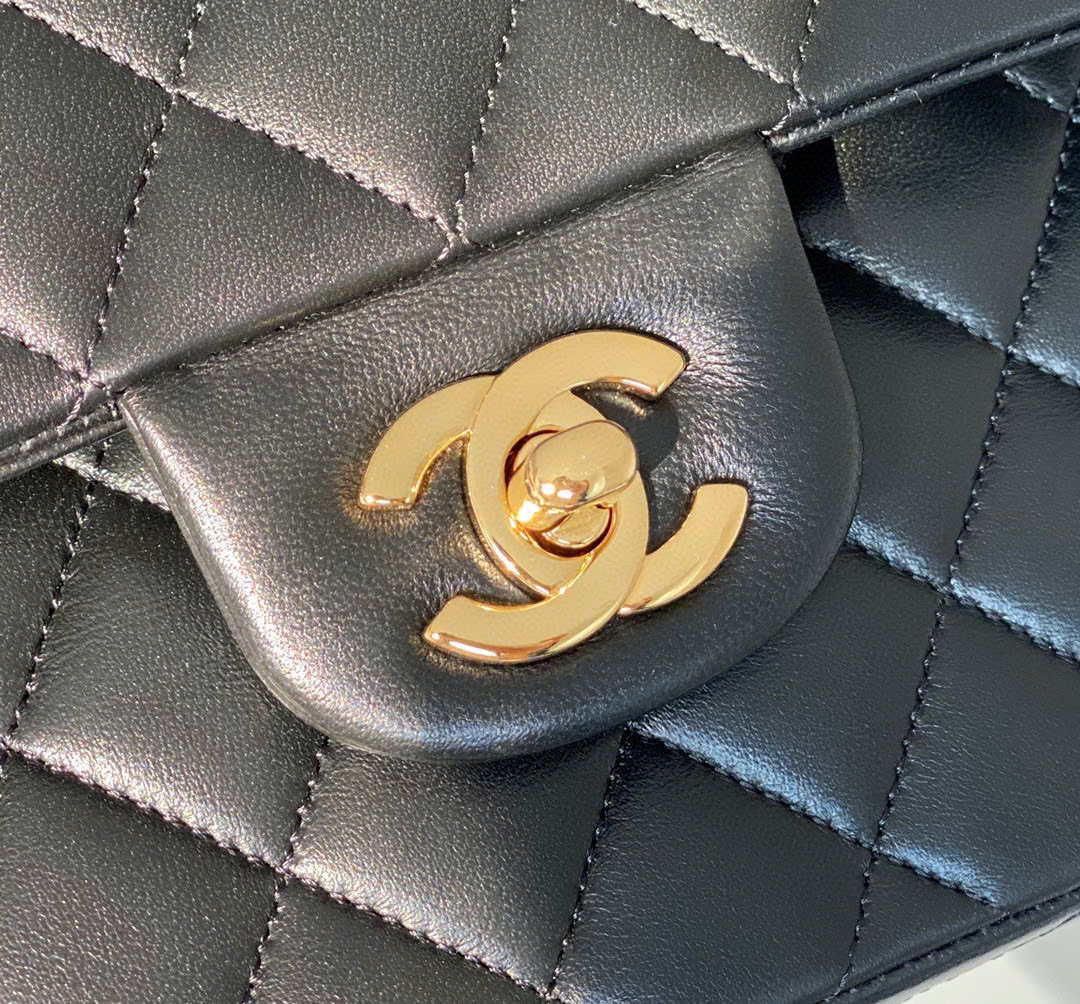 Túi Chanel Classic Flap Vip Da Lì Màu Đen Khóa Vàng Size 23cm