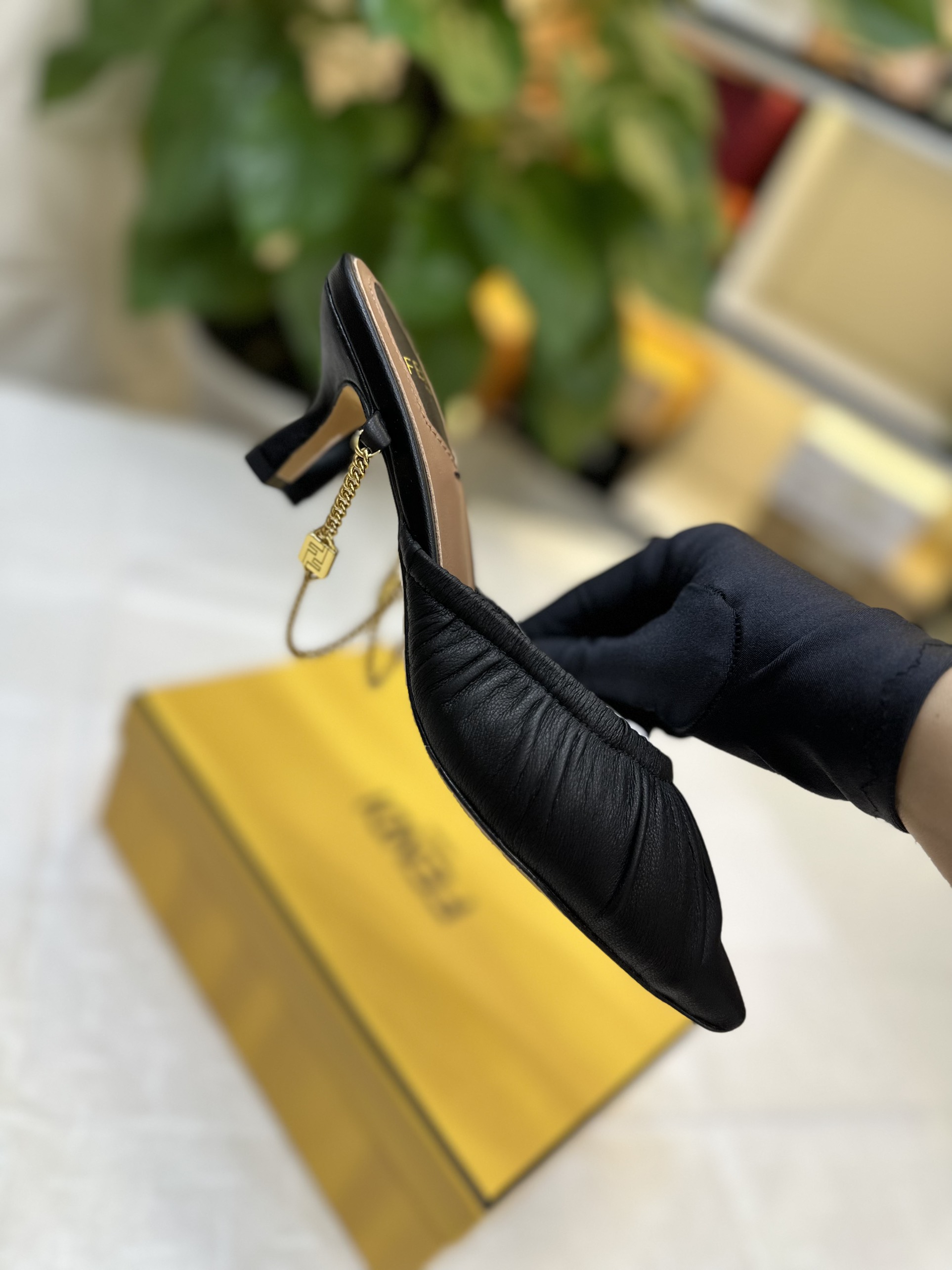 Giày Fendi Colibrì Lite Black Leather Mules With A Medium Siêu Cấp Heel 5,5cm Size 36