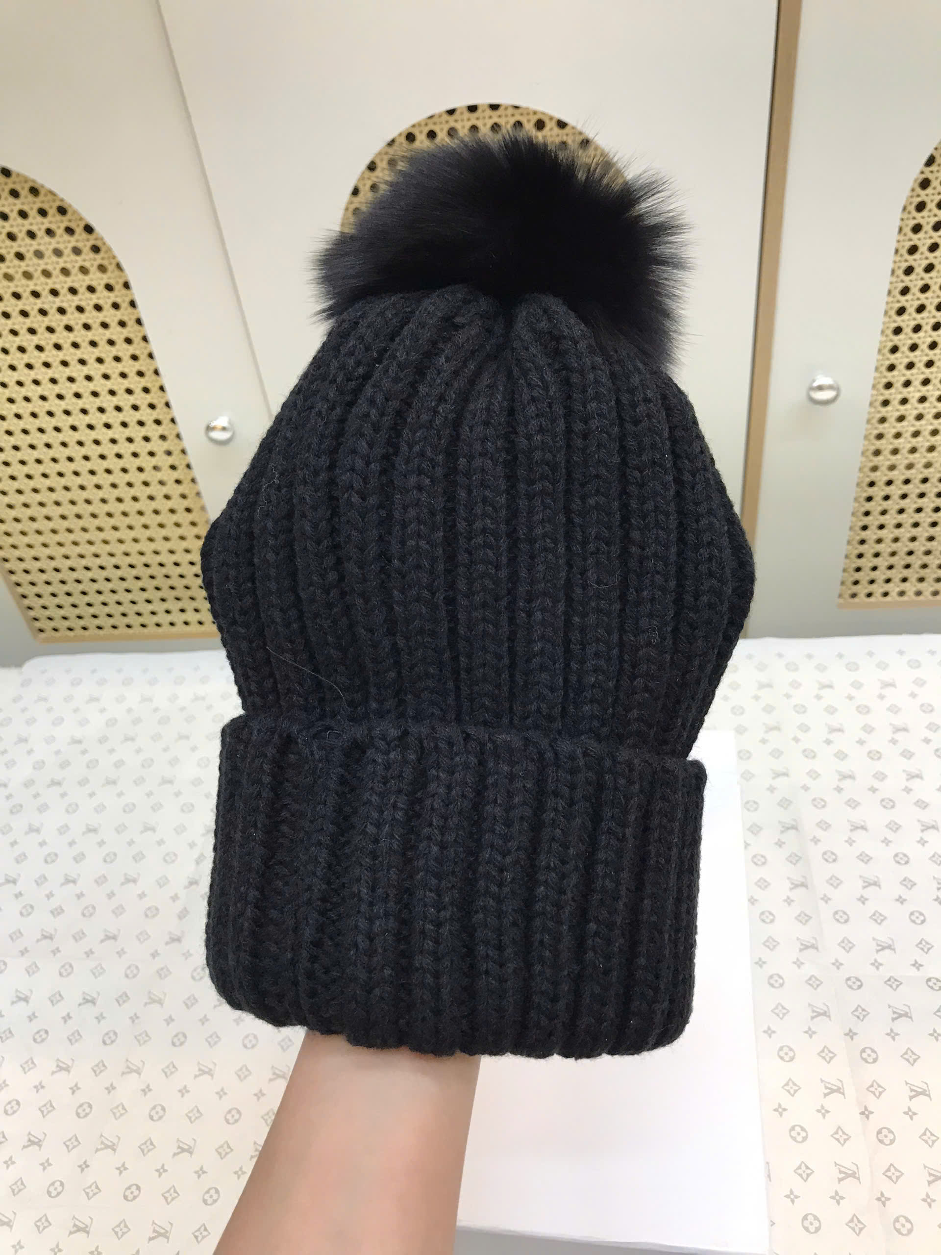 Nón Moncler Wool Beanie With Pom Pom Siêu Cấp Màu Đen