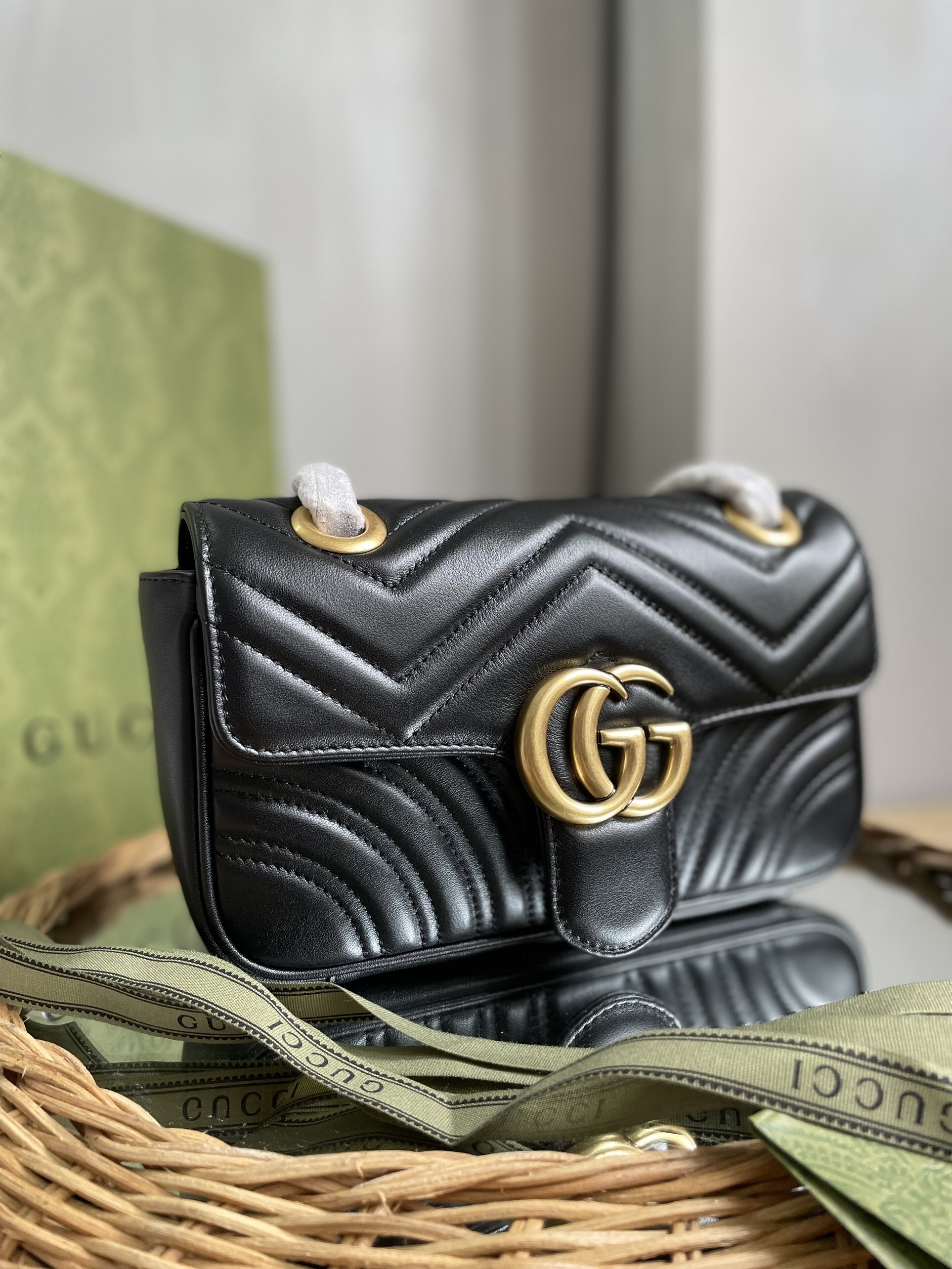 Túi Xách Gucci Marmont Siêu Cấp Gold Lock In Black Size 22cm