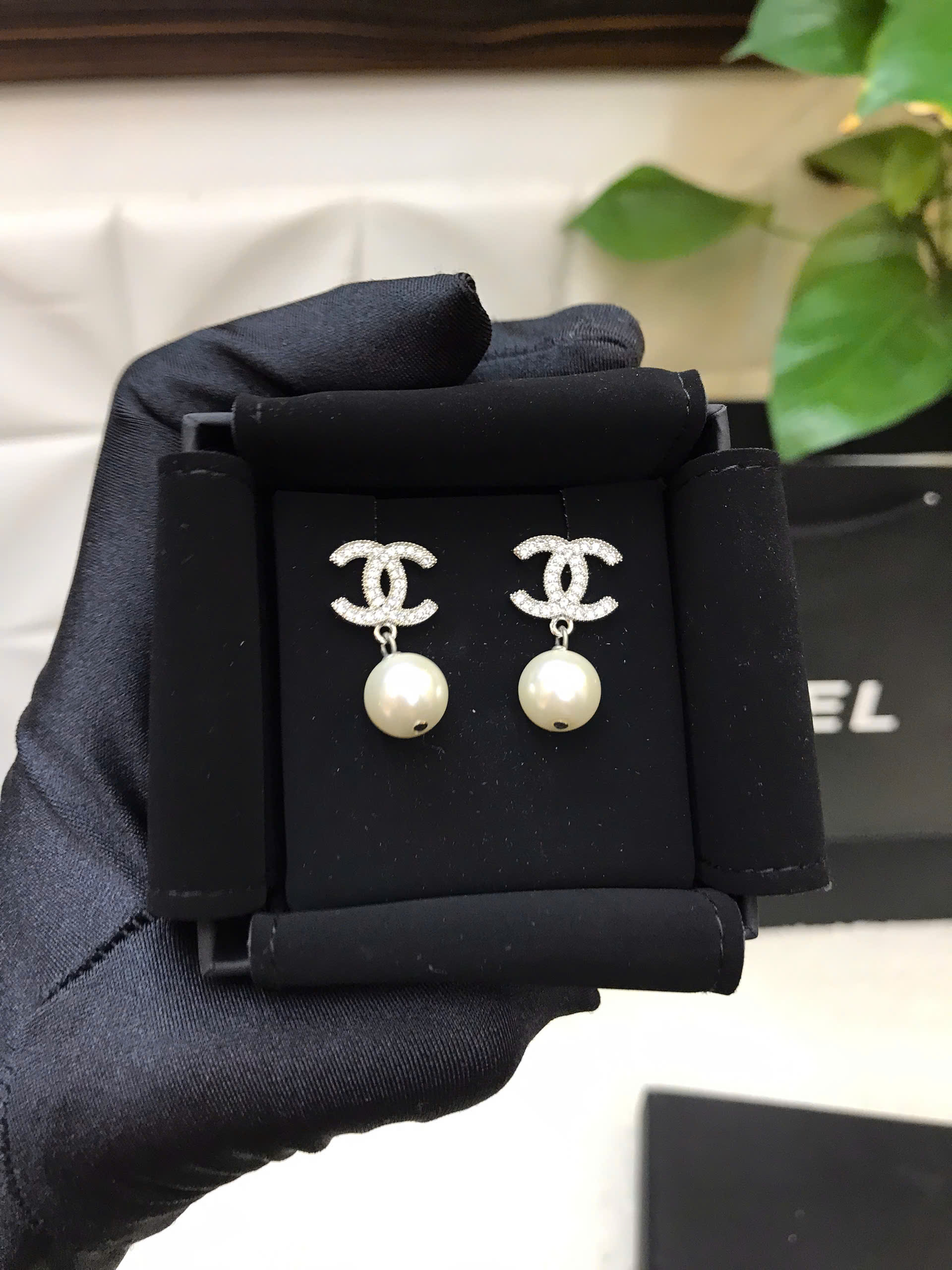 Bông Tai Chanel Pave Crystal CC Pearl Drop Earrings Siêu Cấp