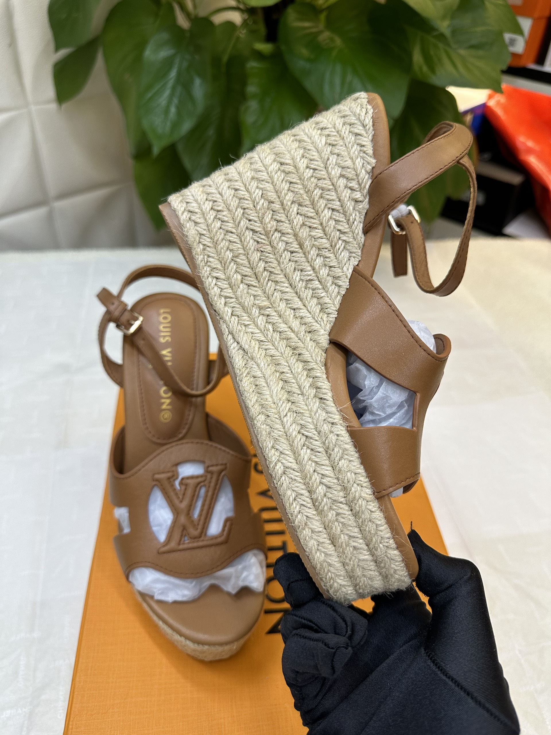 Giày LV Isola Wedge Sandal Siêu Cấp Màu Nâu Size 37 1ACI7R