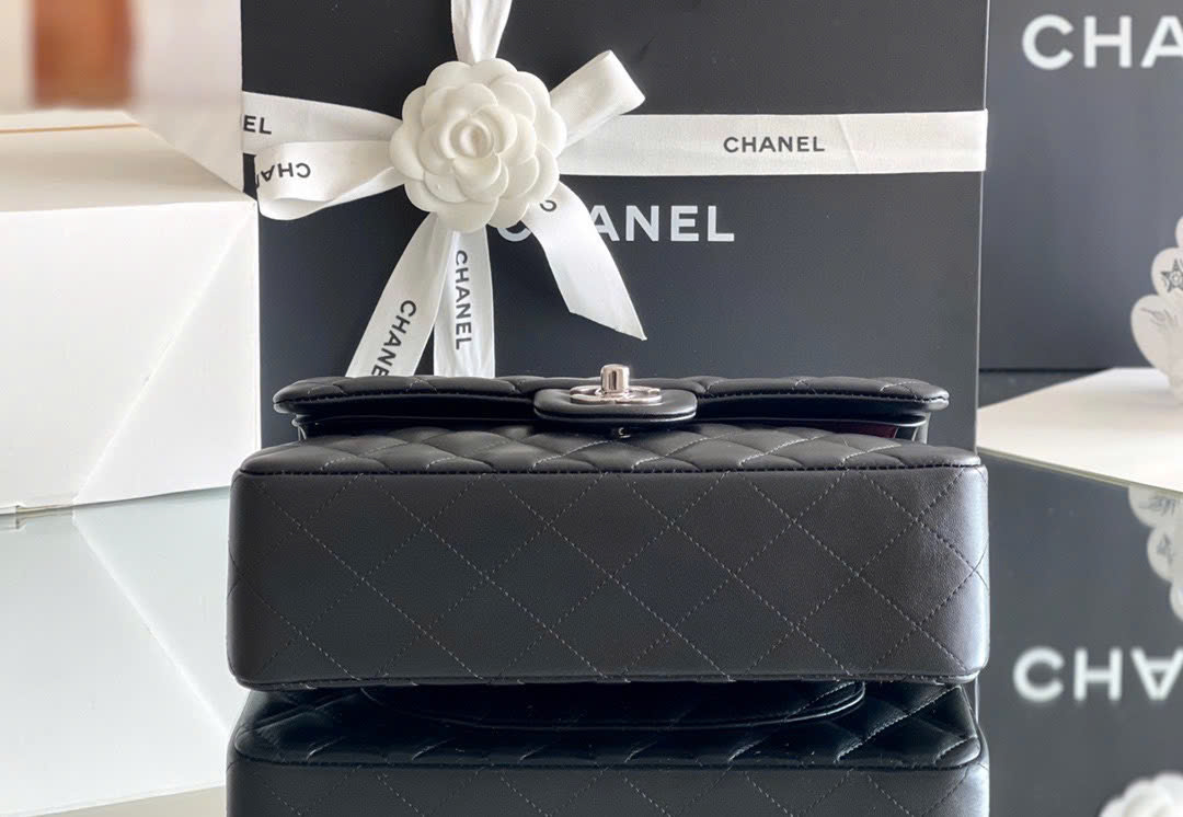 Túi Chanel Classic Flap Vip Da Lì Màu Đen Khóa Bạc Size 23cm