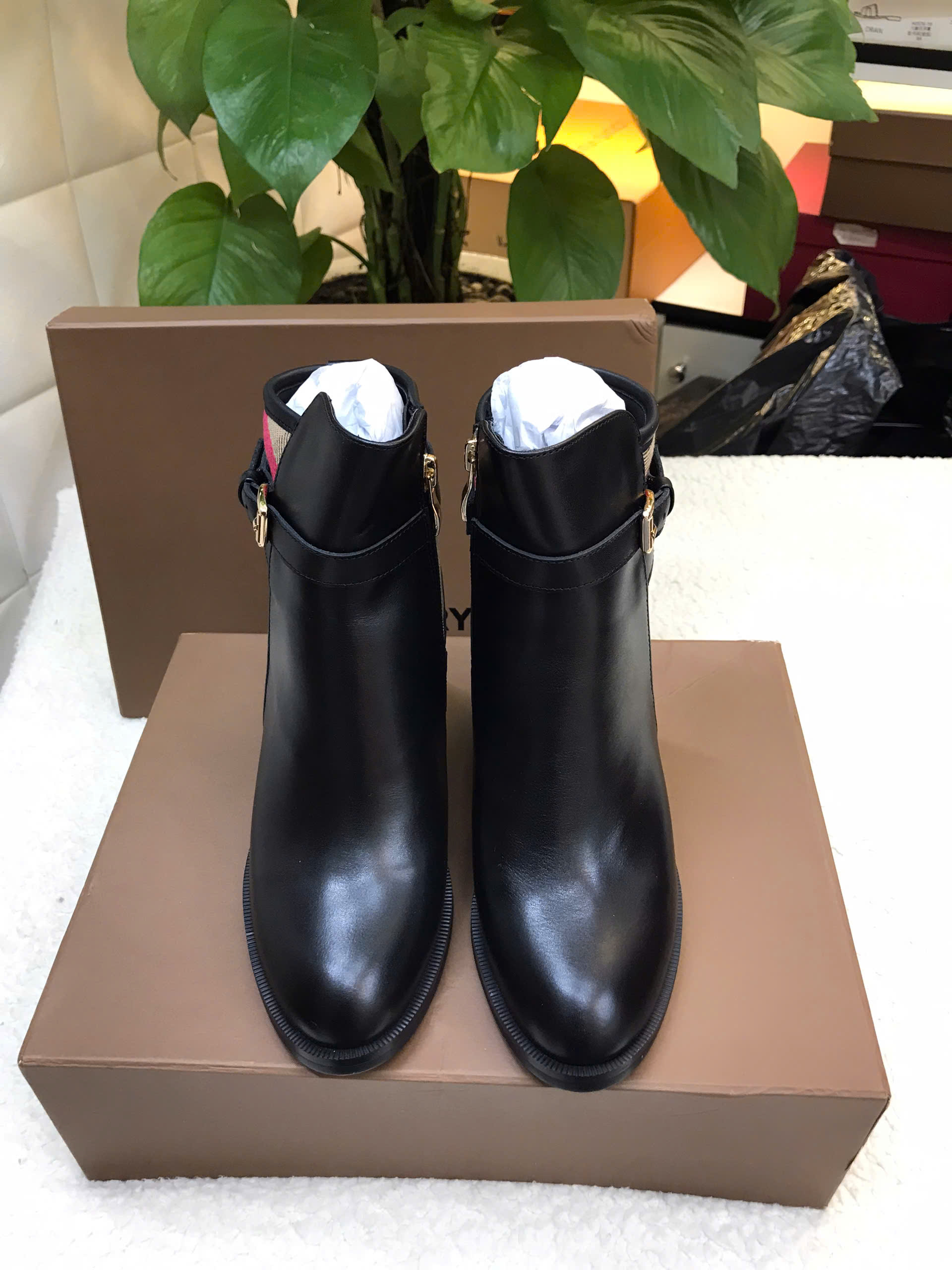 Giày Burberry Check and Leather Heel Boots Siêu Cấp Màu Đen Size 35