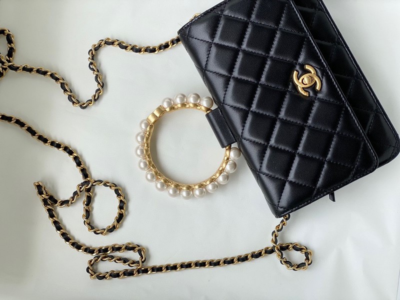 Túi Xách Chanel Quai Ngọc Trai Màu Đen Clutch Bag Chanel 2021