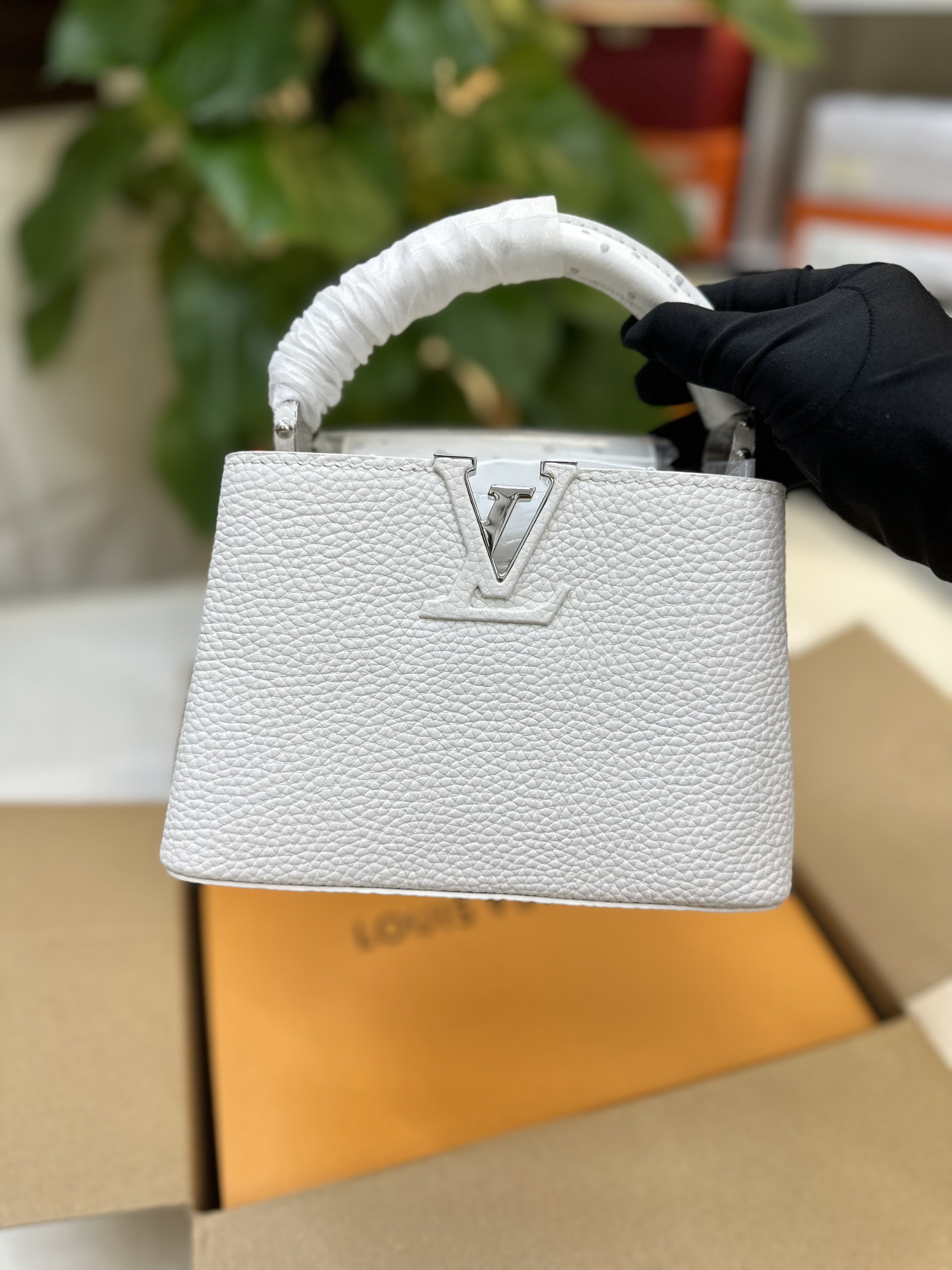 Túi LV Capucines Mini VIP Màu Trắng Size 21cm M23456