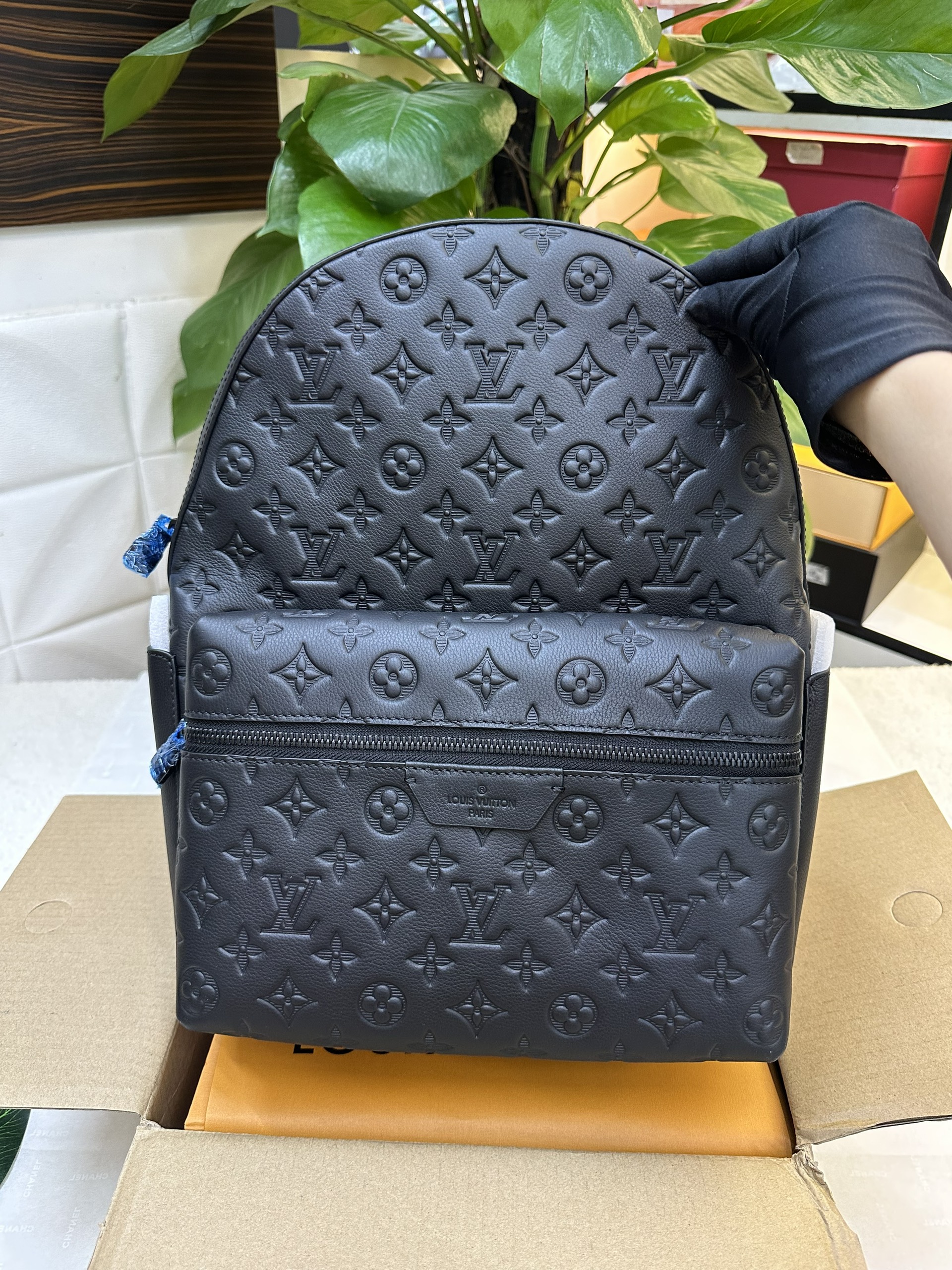 Ba Lô LV Discovery Backpack Vip Màu Đen Size 29cm M46553